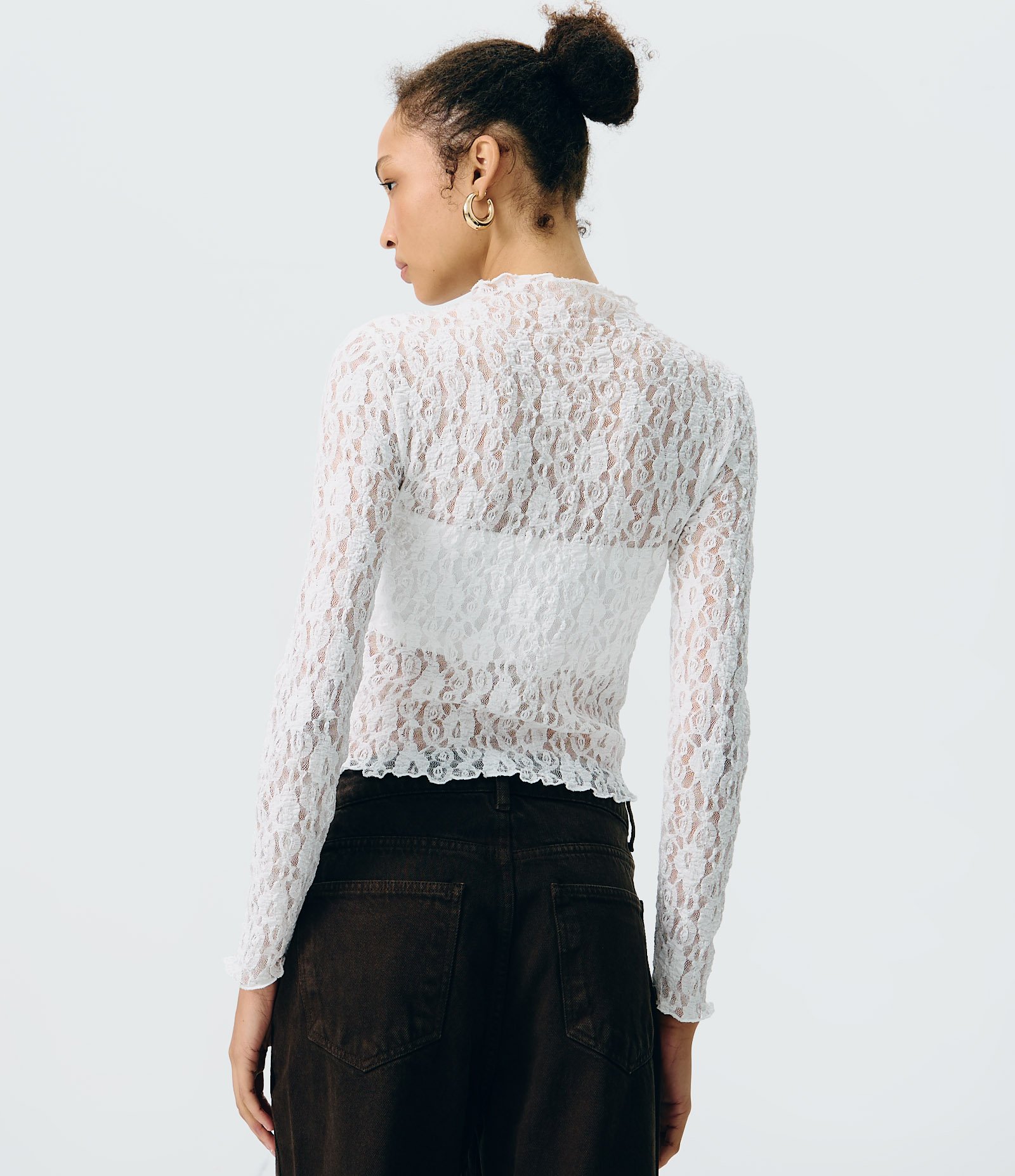 Blusa Manga Longa em Renda Vazada com Transparência e Gola Alta Branco 4