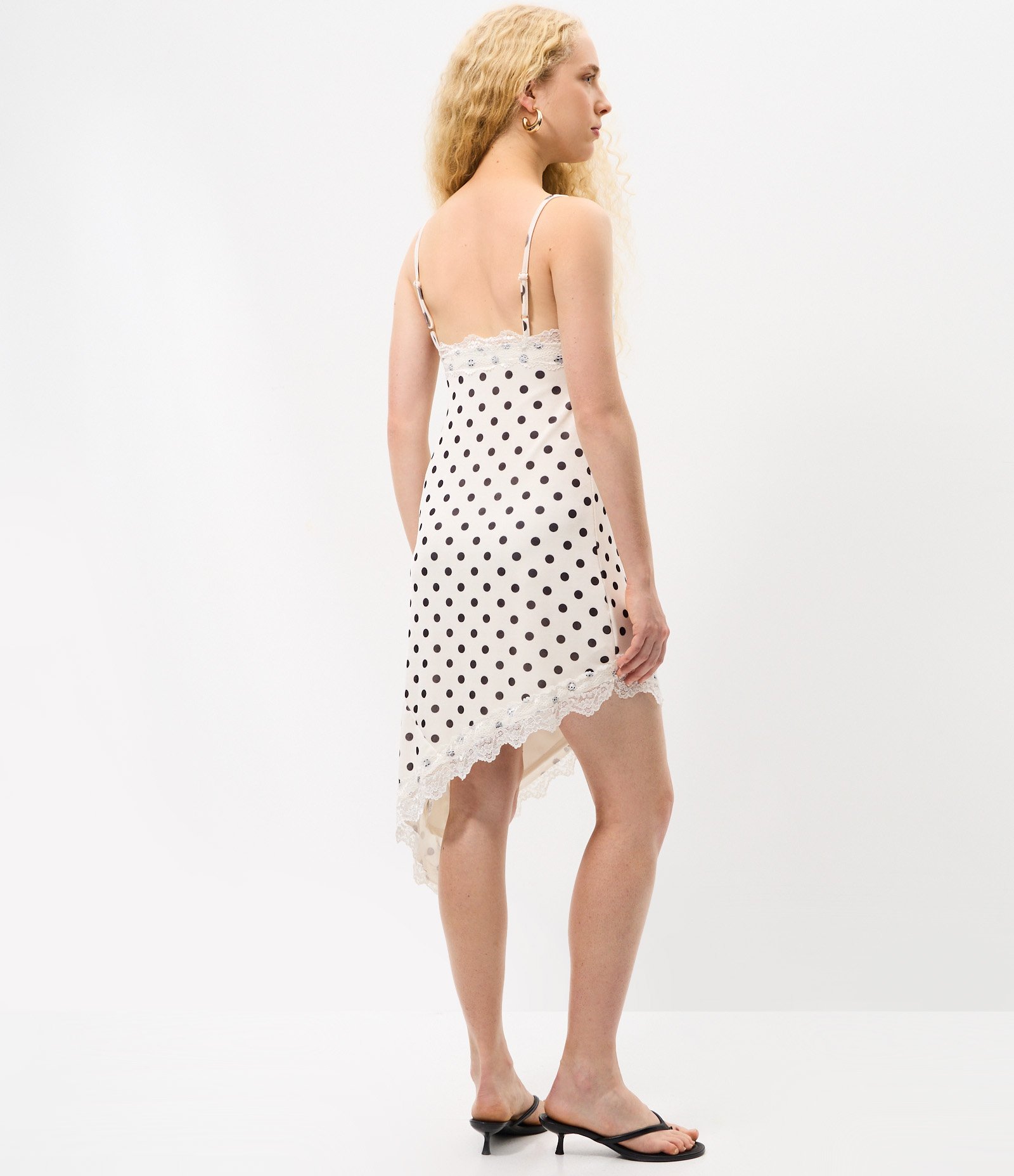 Vestido Poá Acetinado com Barra Assimétrica Rendada Branco 5