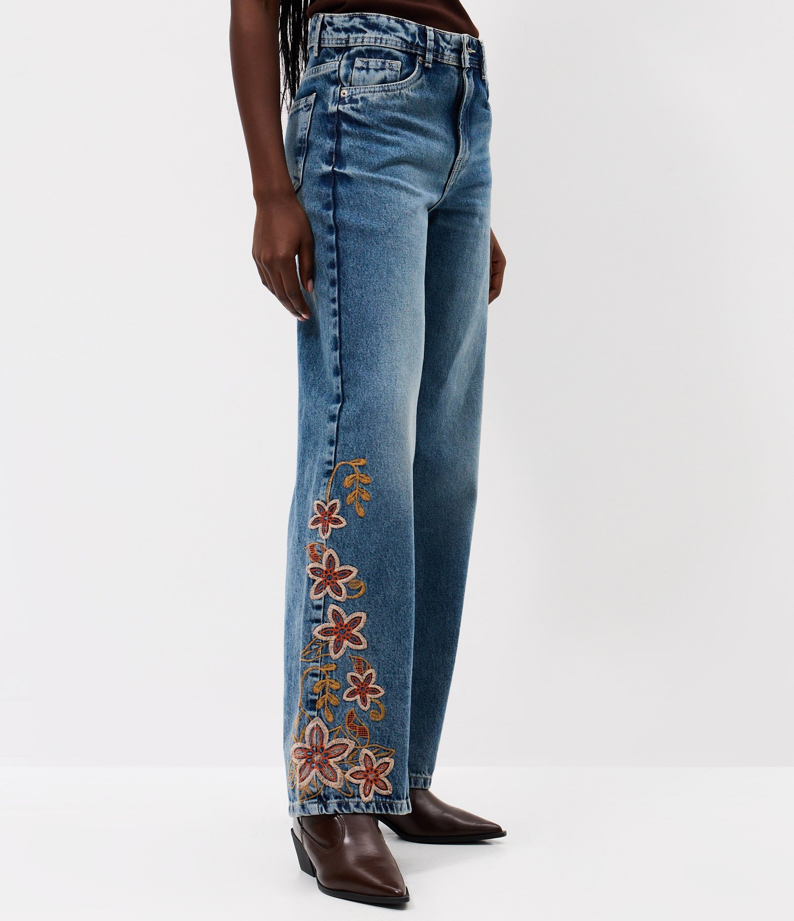 Calça Wide Leg Jeans com Cintura Média e Bordado Floral Azul 2