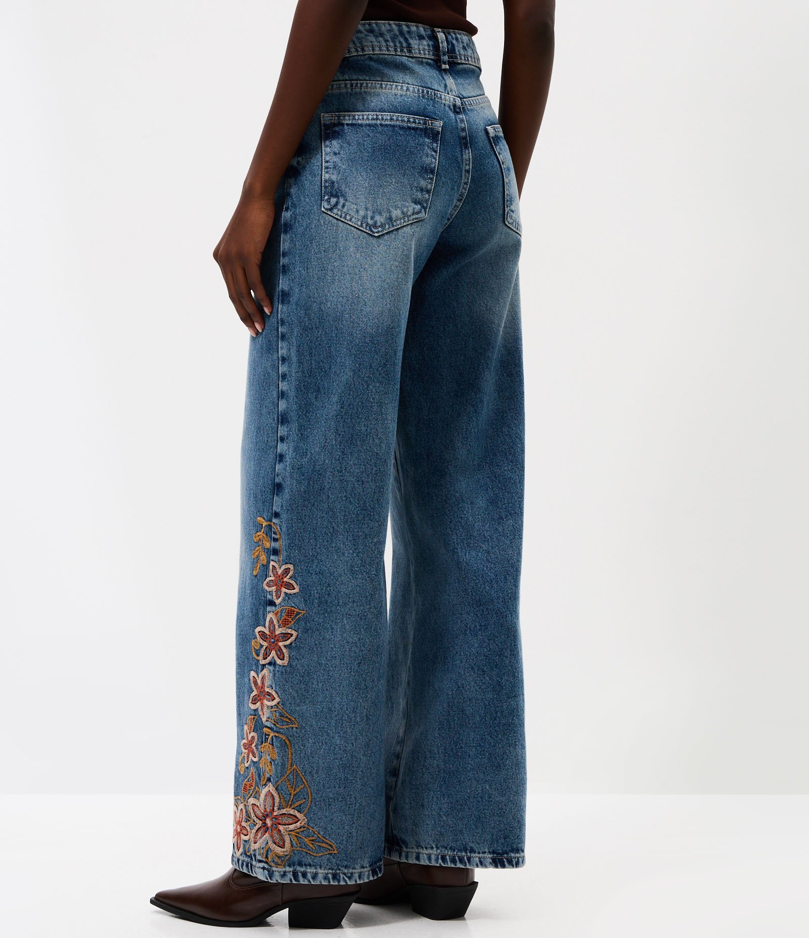 Calça Wide Leg Jeans com Cintura Média e Bordado Floral Azul 4