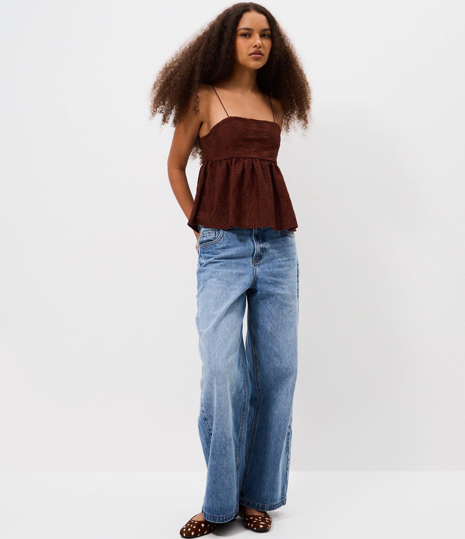 Blusa Bata Texturizada com Alças Finas Marrom 2