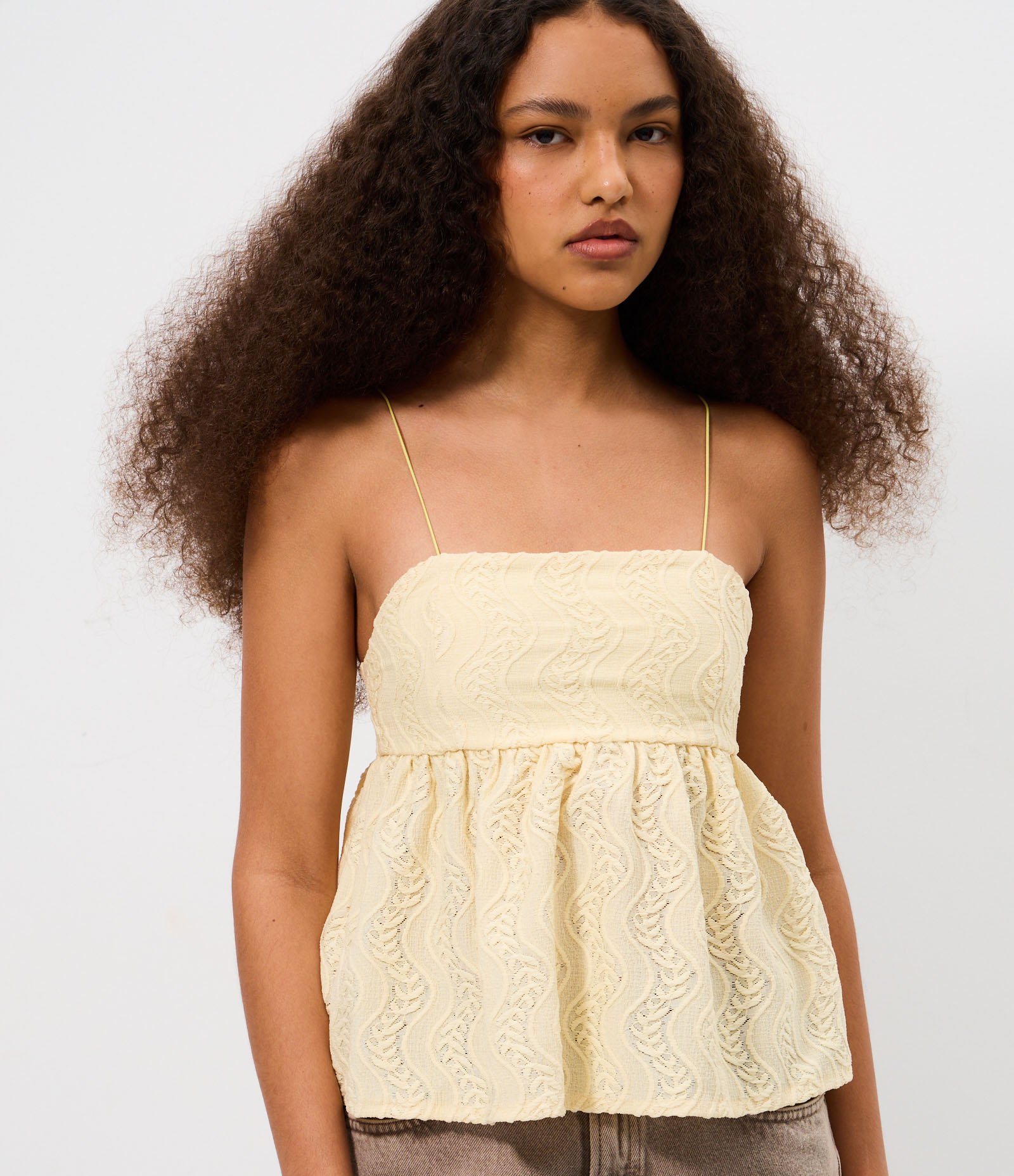Blusa Bata Texturizada com Alças Finas Amarelo 3