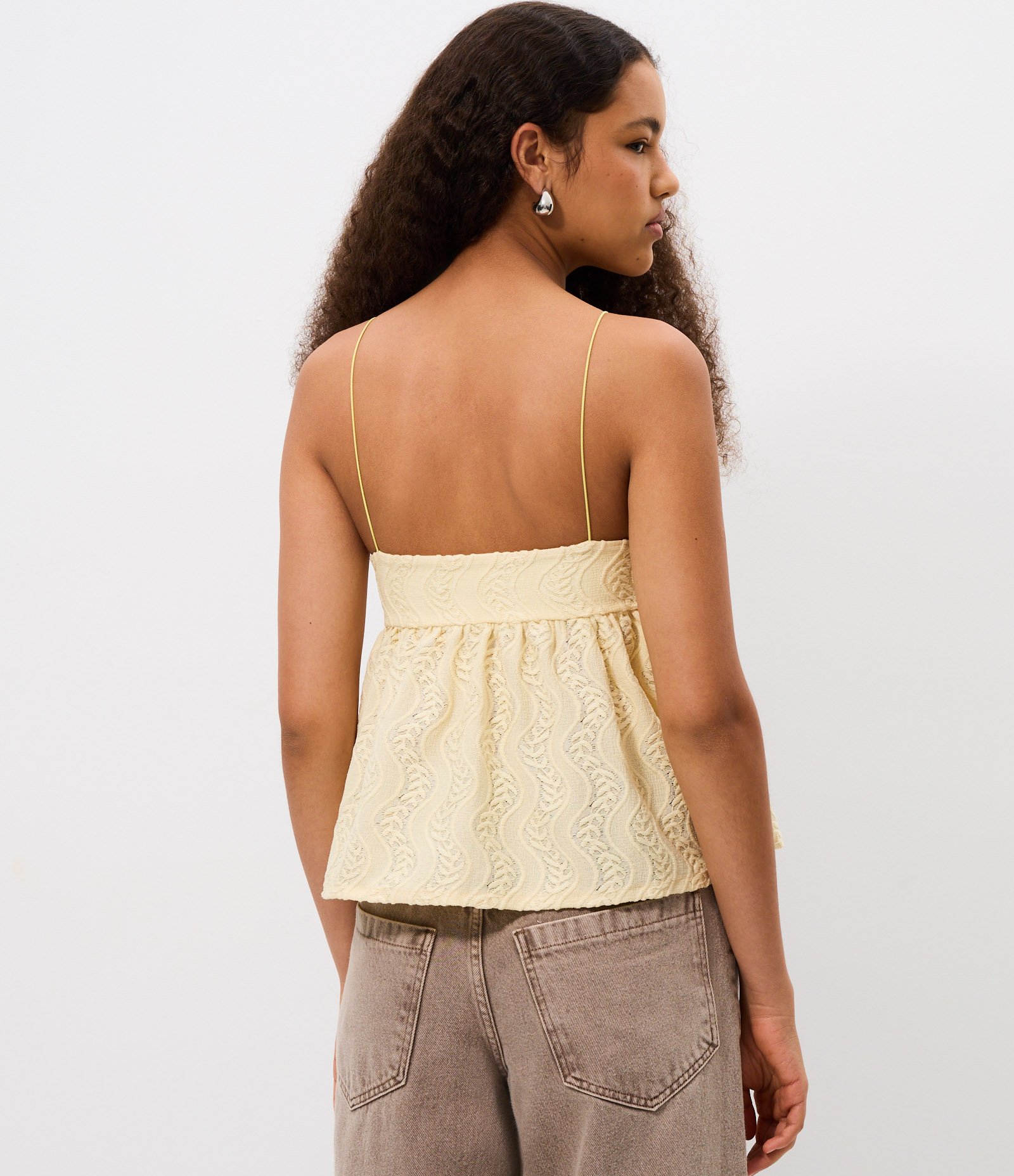 Blusa Bata Texturizada com Alças Finas Amarelo 4