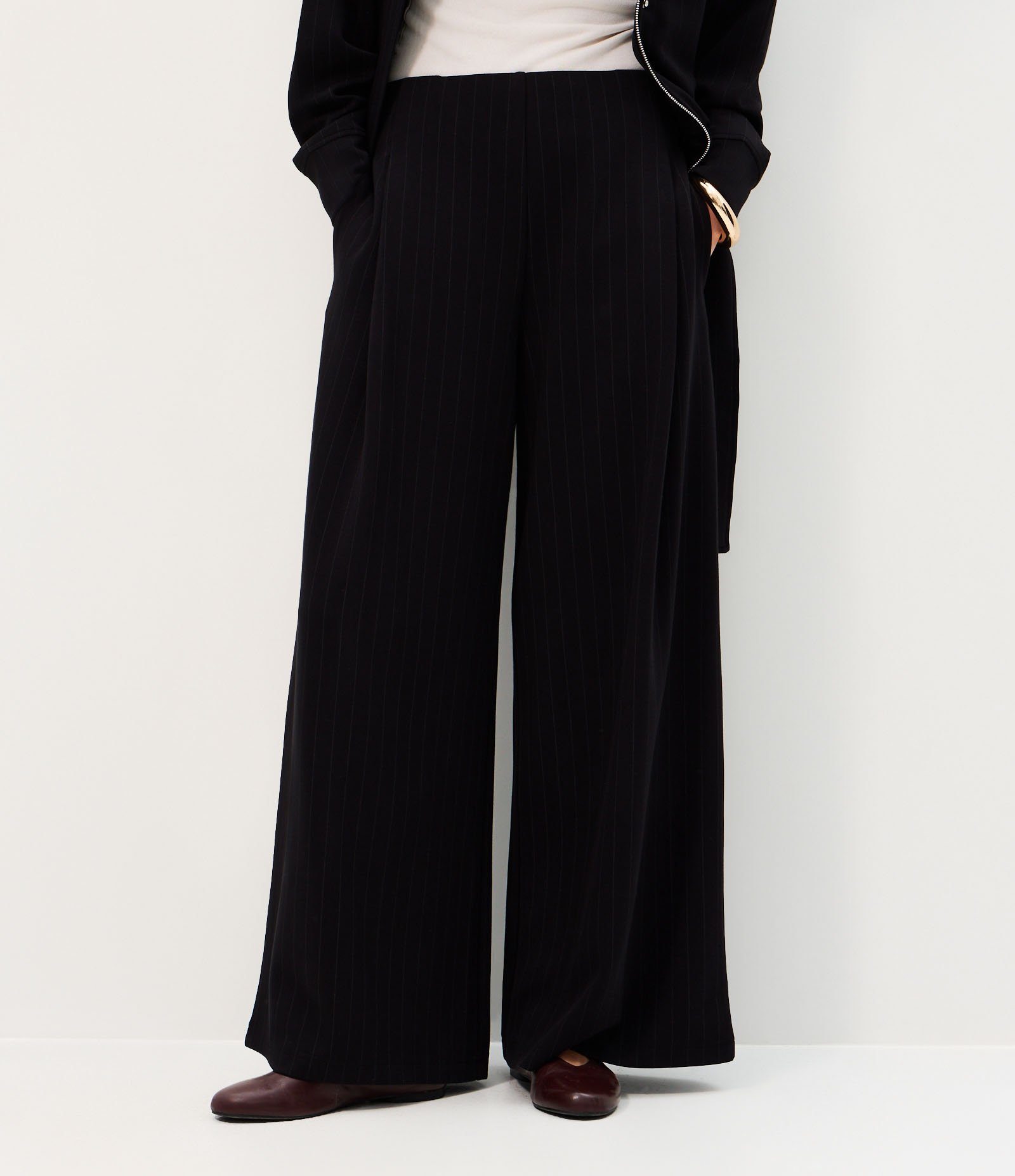 Calça Wide Leg Moletom com Estampa Listrada Preto 3