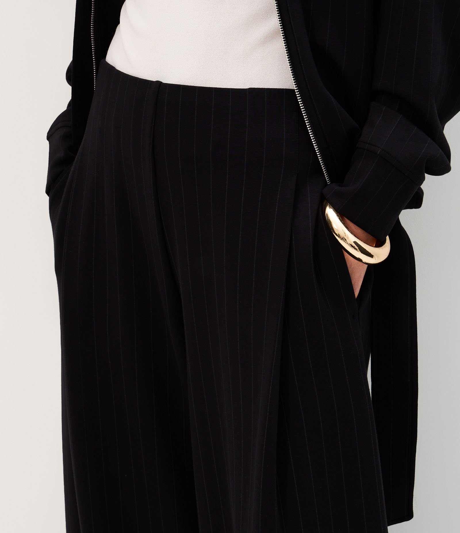 Calça Wide Leg Moletom com Estampa Listrada Preto 4