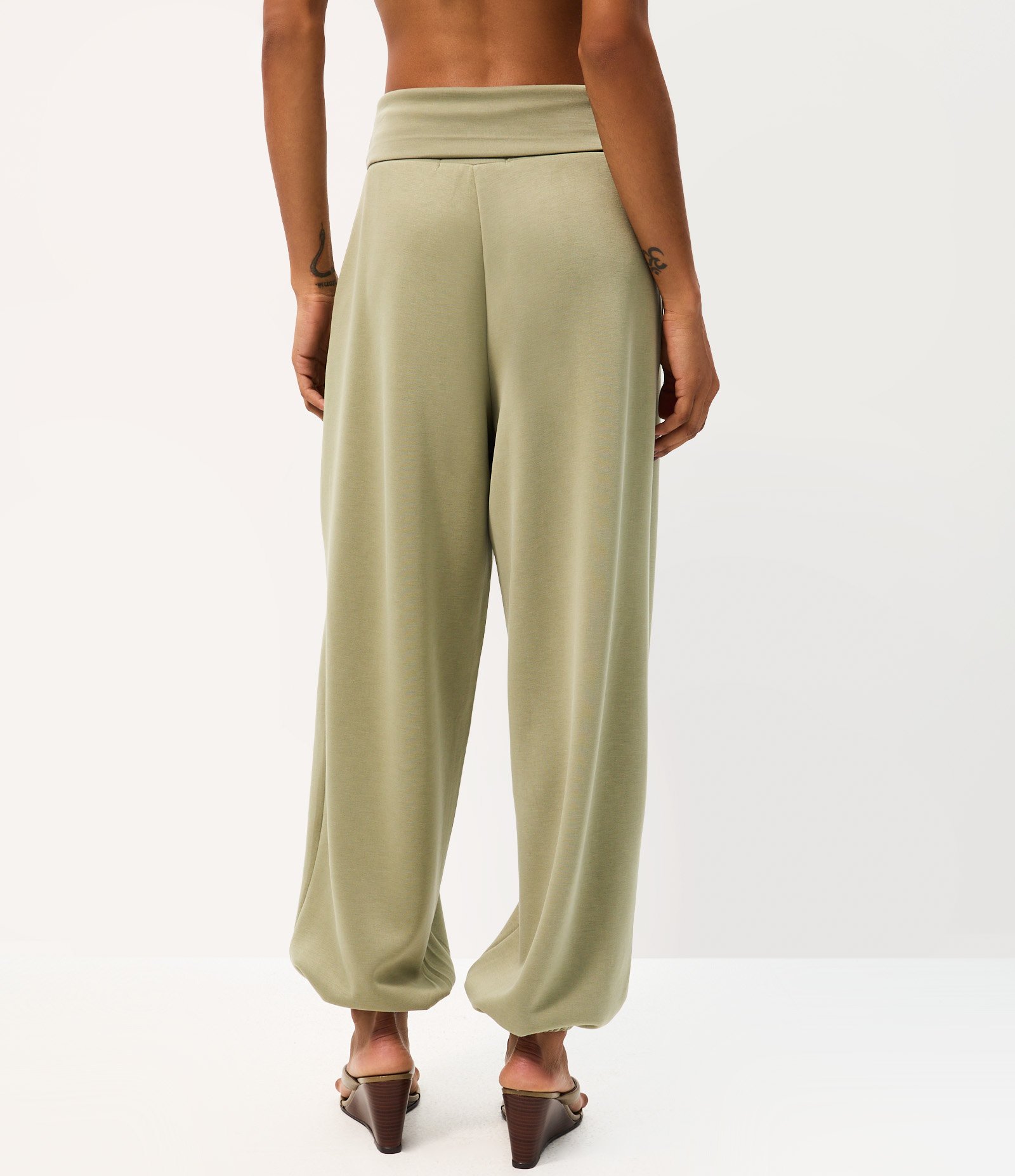 Calça Aladim em Microfibra com Cós Largo Verde 4