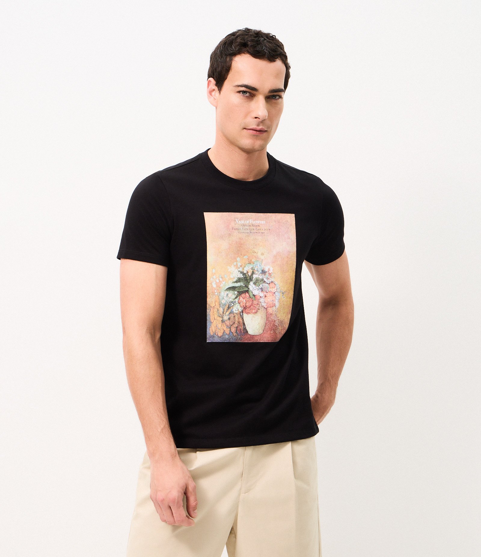 Camiseta em Algodão com Estampa do Quadro Vase Of Flowers de Odilon Redon Preto 1
