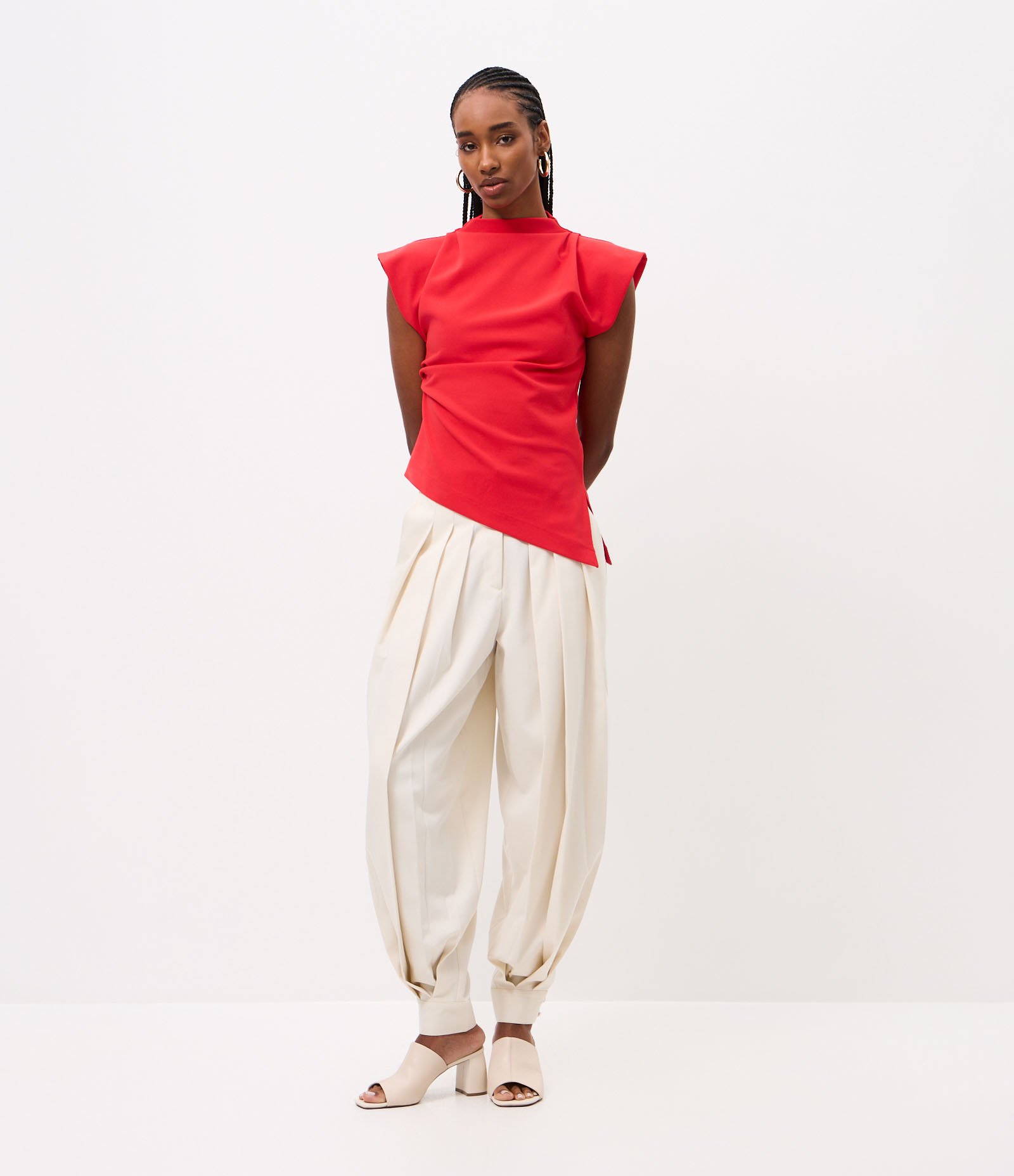 Calça Aladim Alfaiatada com Pregas Frontais Off White 1