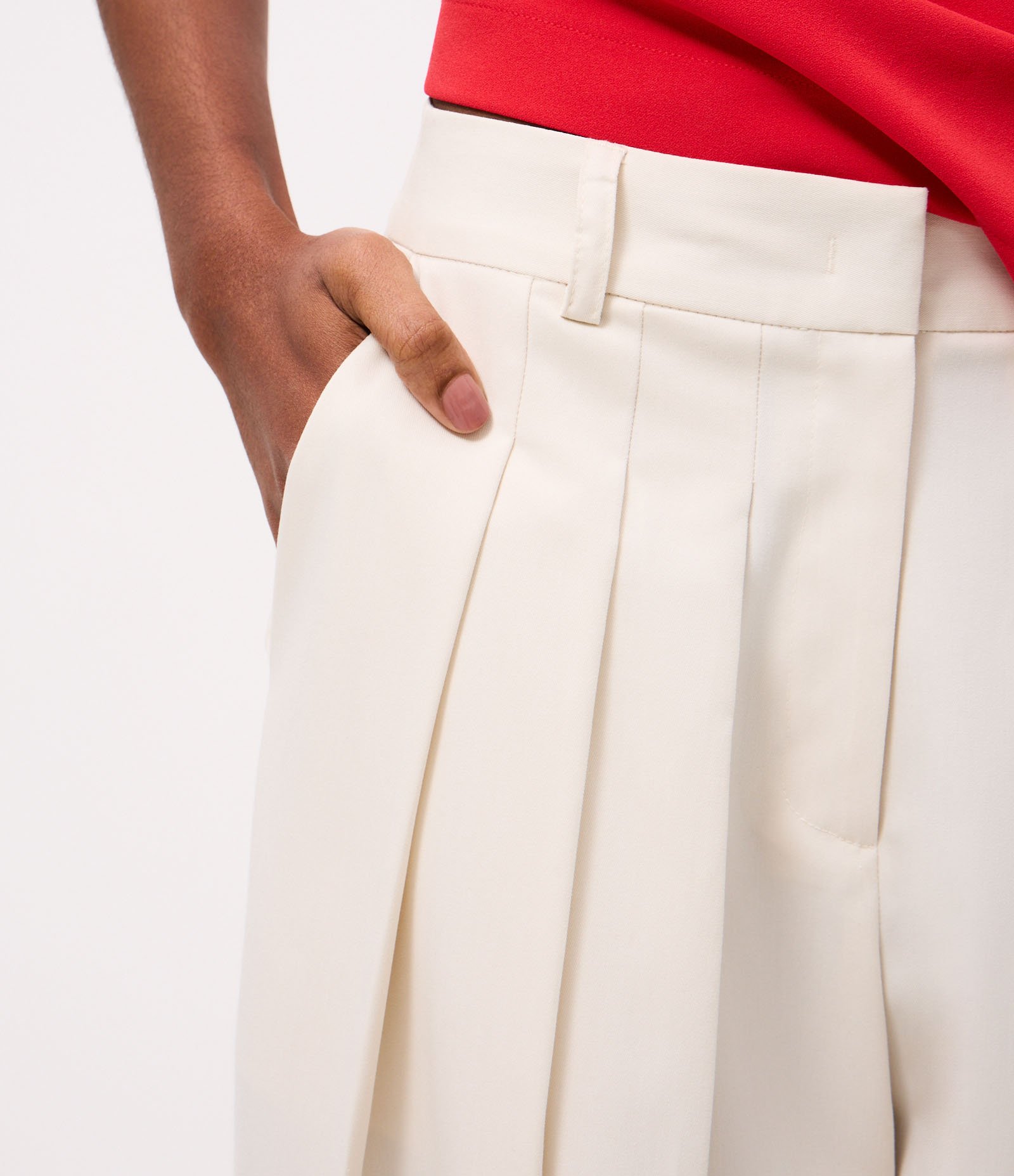 Calça Aladim Alfaiatada com Pregas Frontais Off White 3