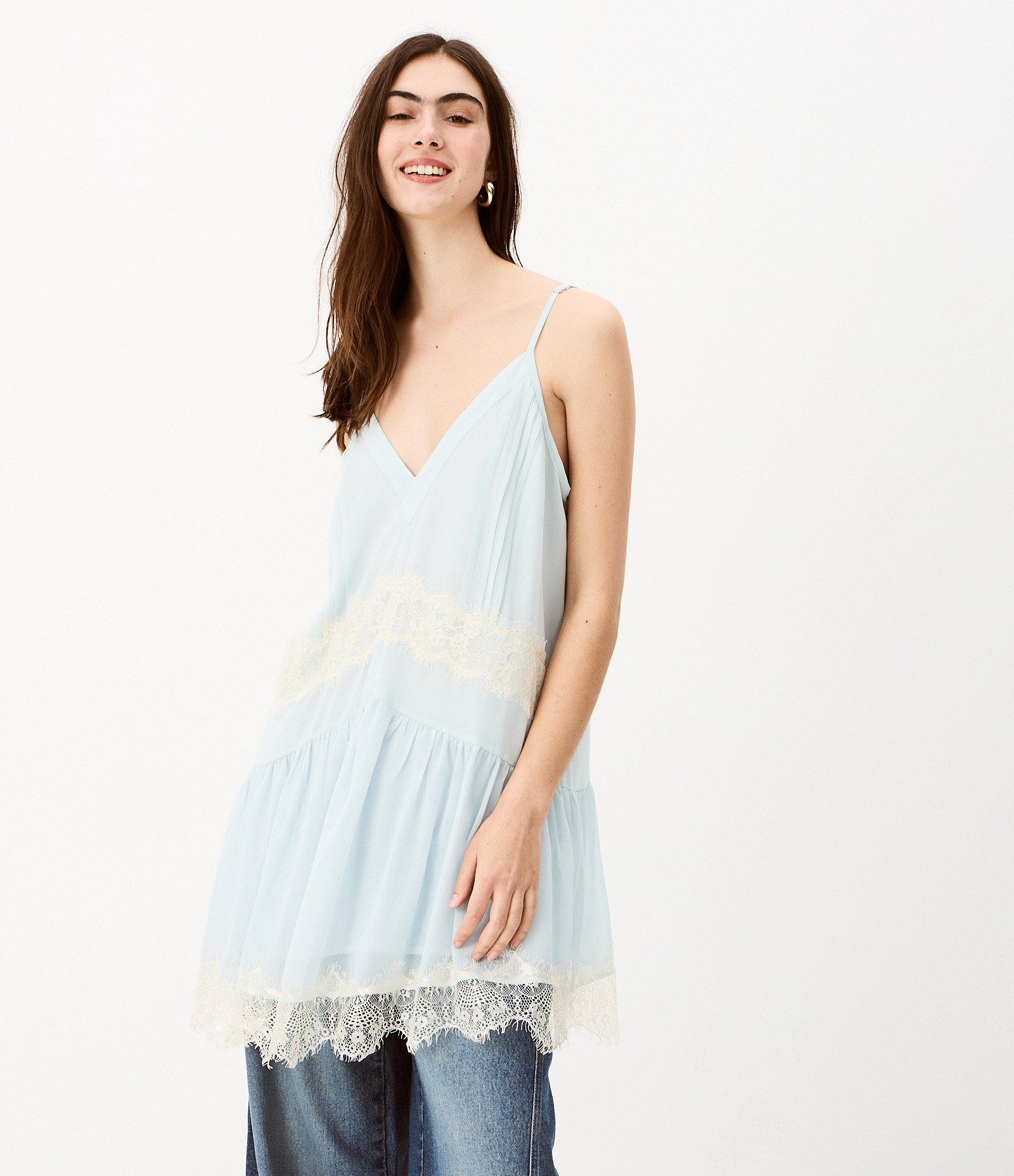 Vestido Curto em Chiffon com Renda Aplicada Azul Claro 2
