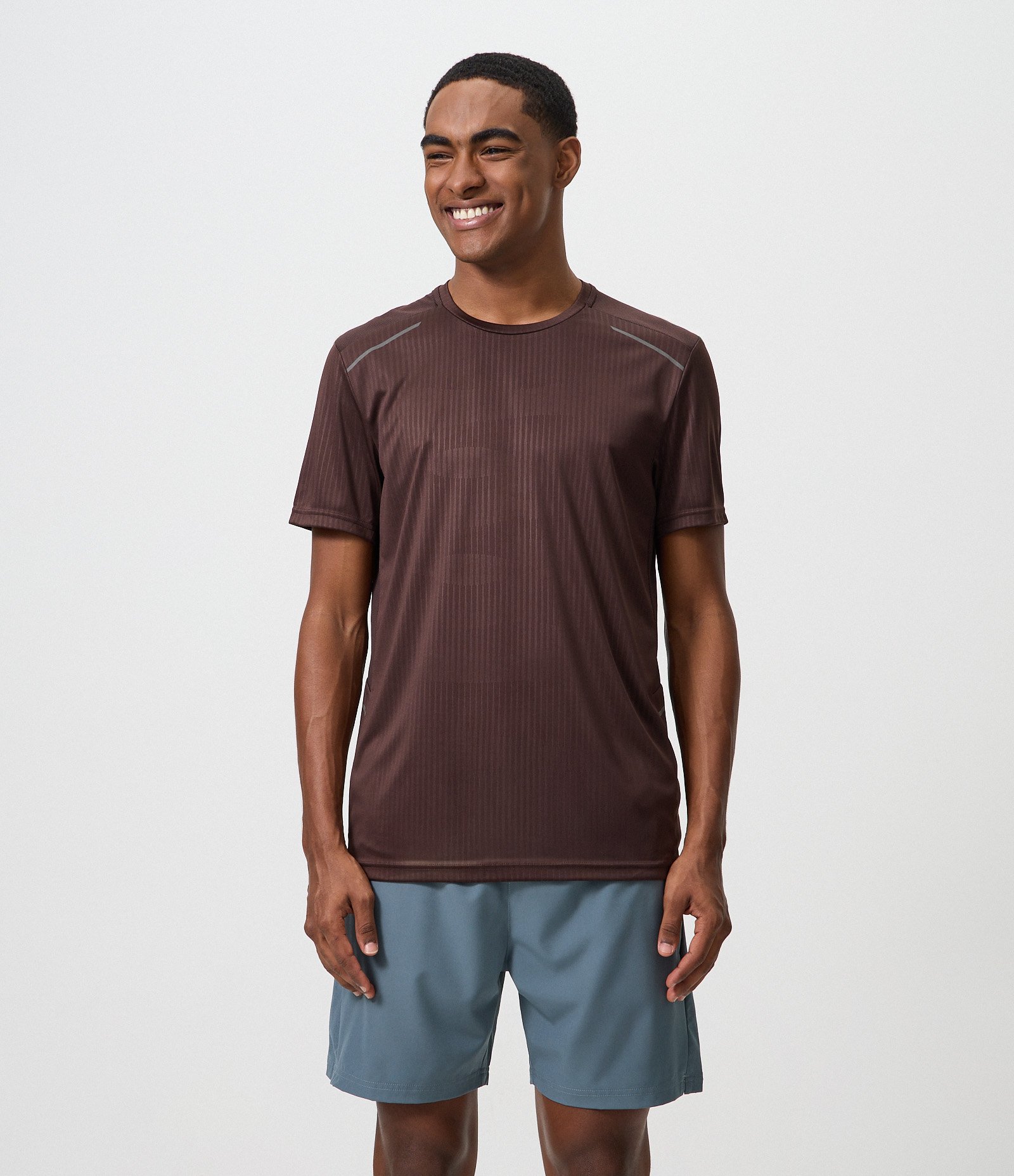 Bermuda Esportiva com Laser Cut Azul Escuro 1