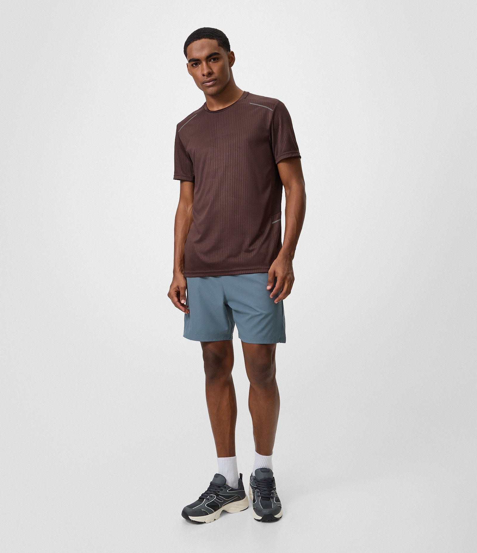 Bermuda Esportiva com Laser Cut Azul Escuro 4