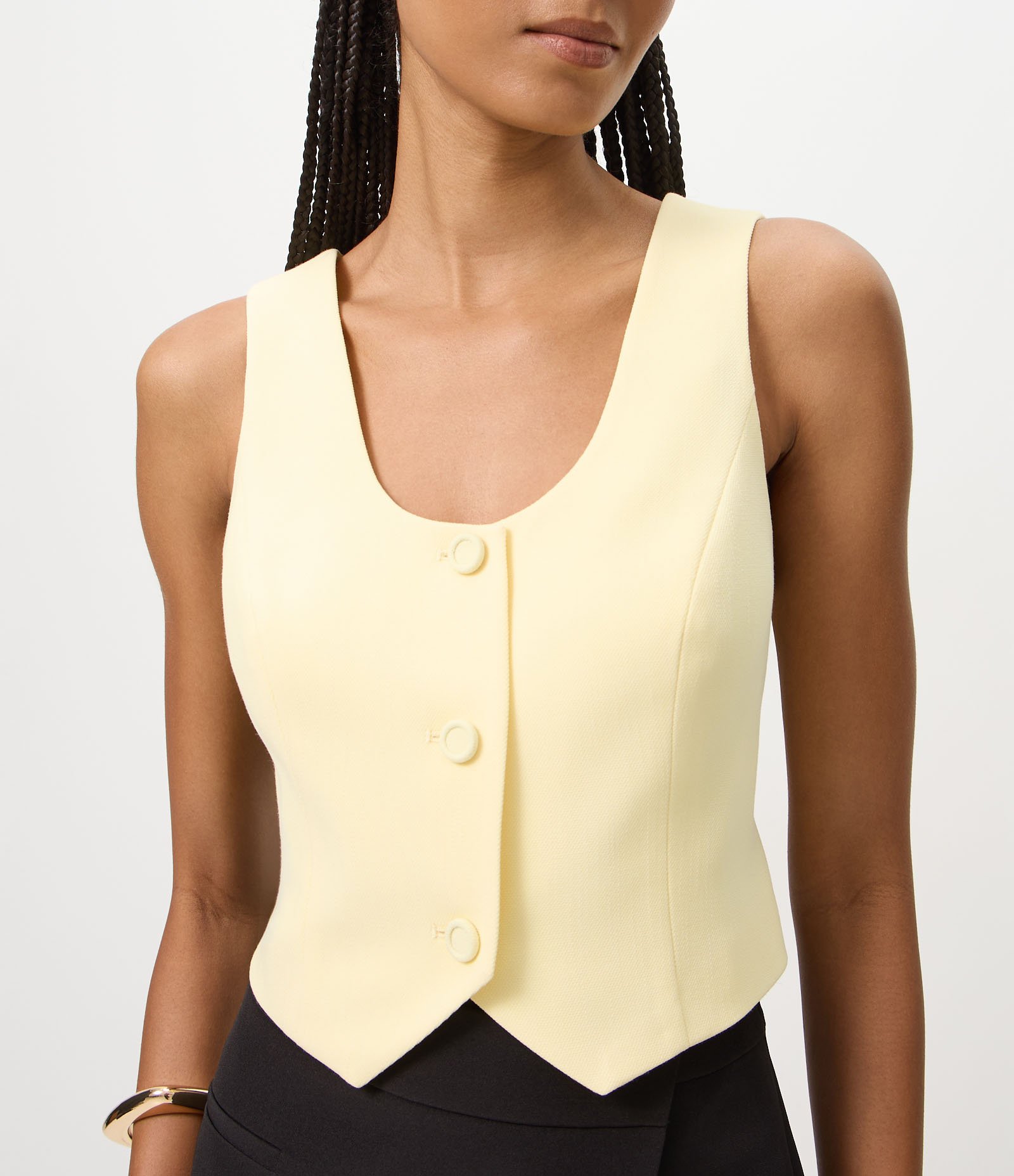 Colete Cropped Alfaiatado com Textura e Botões Amarelo 3
