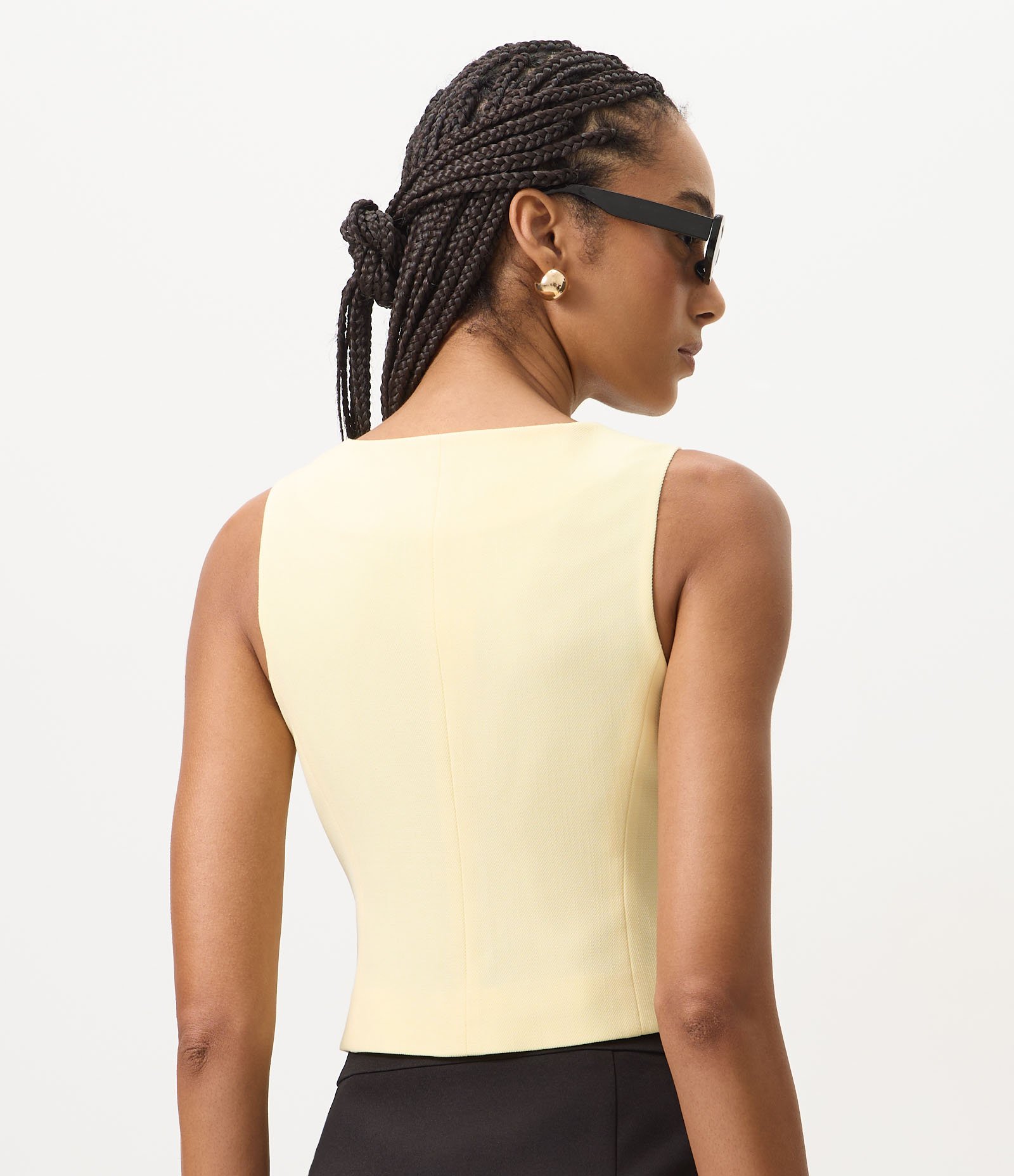 Colete Cropped Alfaiatado com Textura e Botões Amarelo 4