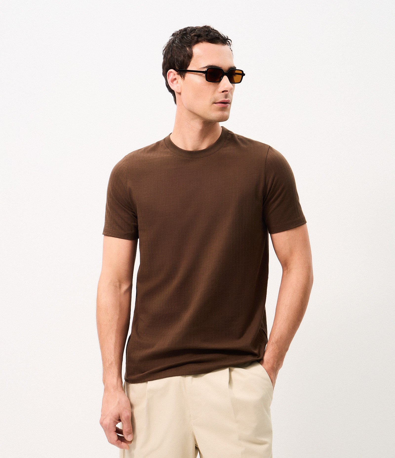 Camiseta Slim em Algodão Marrom 1