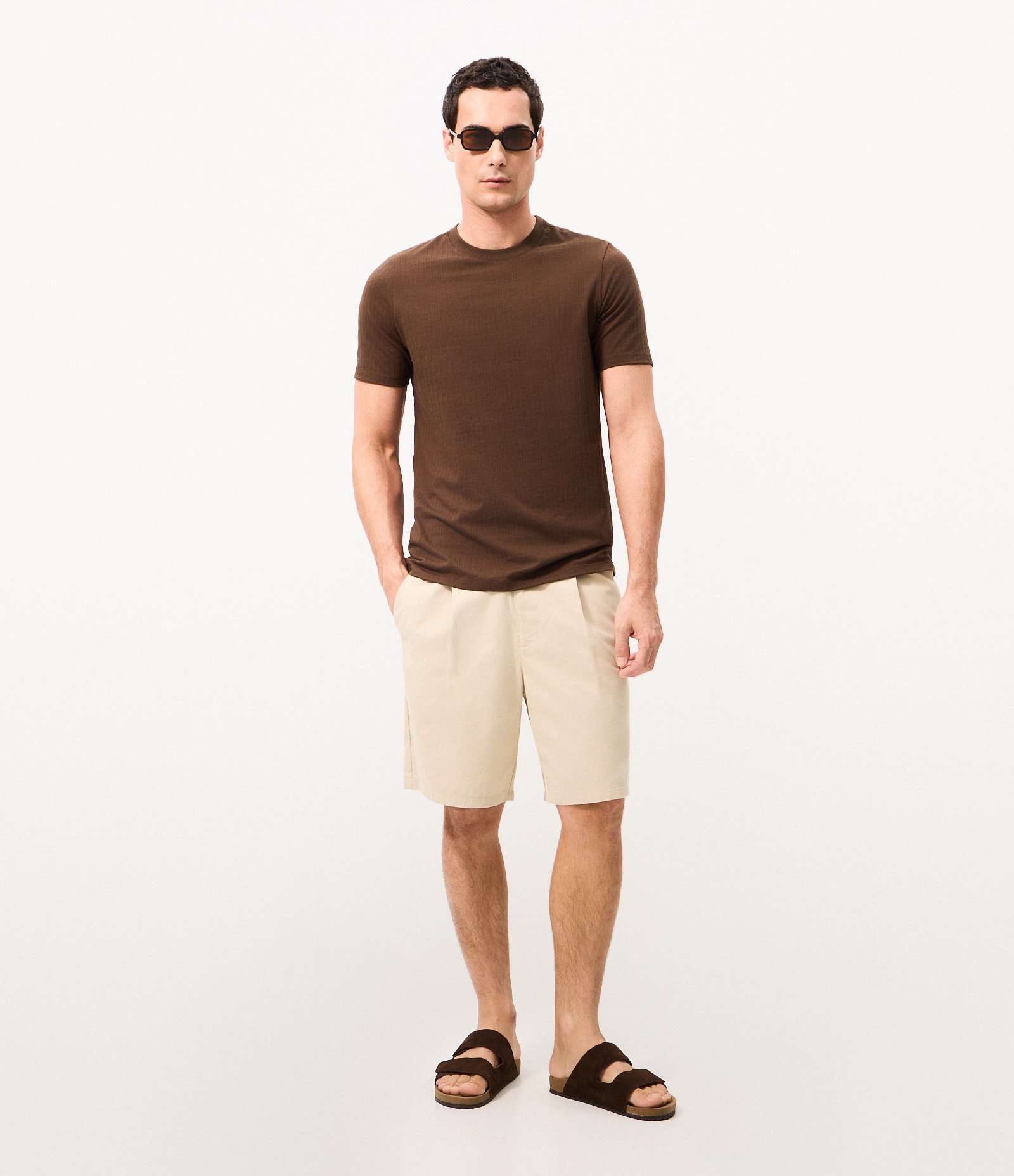 Camiseta Slim em Algodão Marrom 2