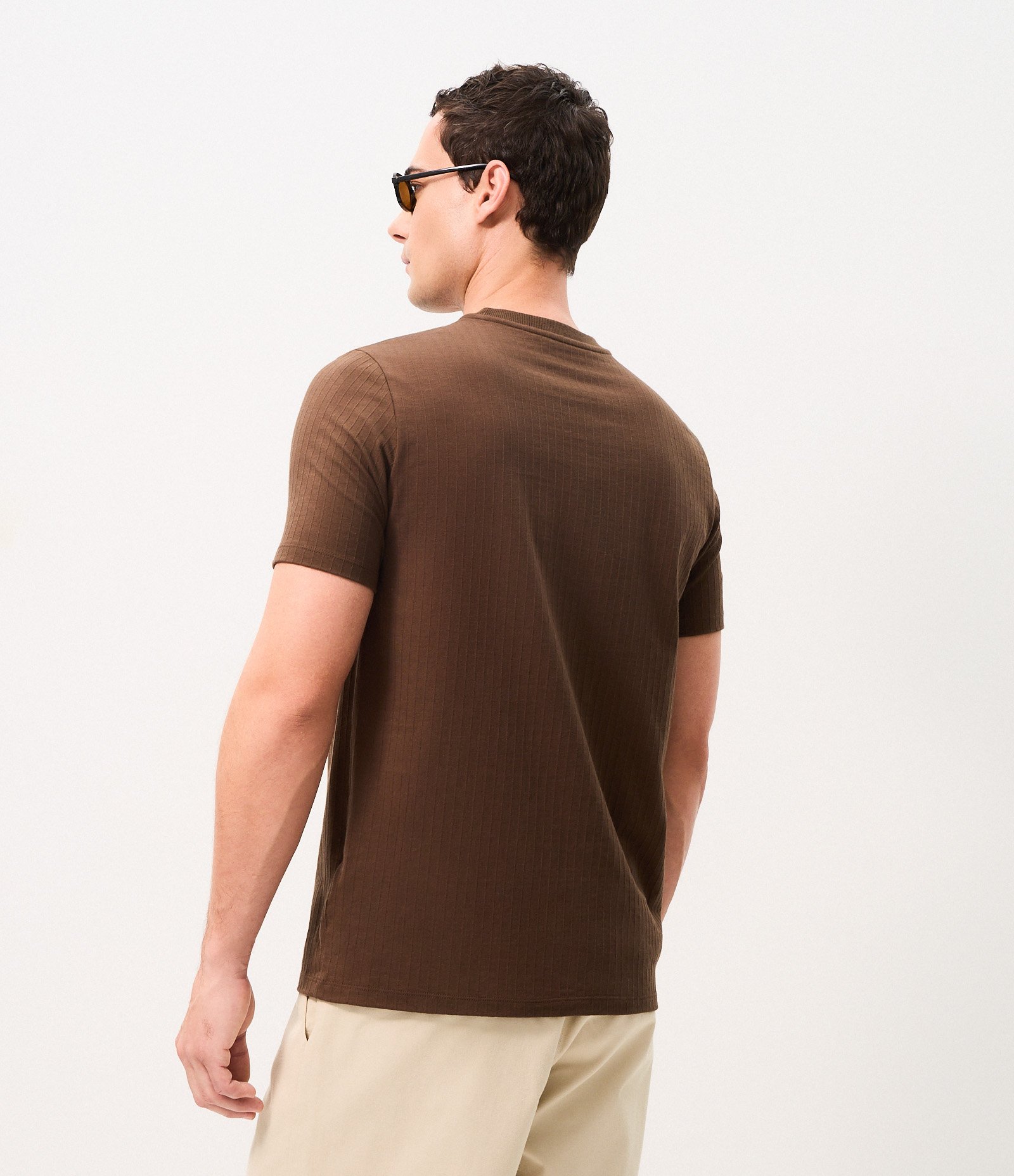 Camiseta Slim em Algodão Marrom 3
