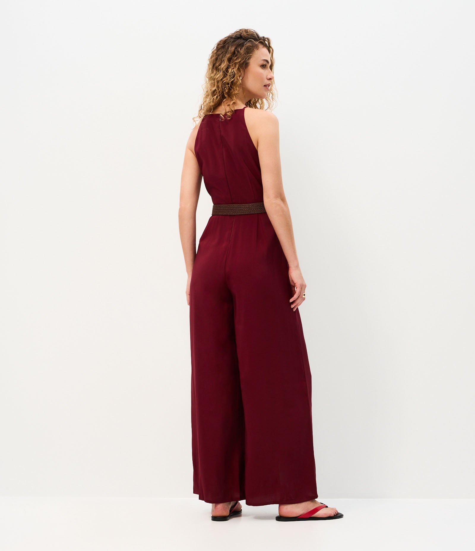 Macacão Halter Neck com Cinto de Ráfia Vinho 4