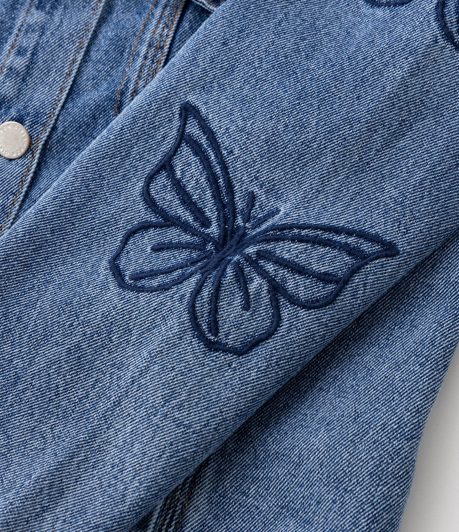 Jaqueta Jeans Infantil com Borboletas Bordadas nas Mangas - Tam 5 A 16 Anos Azul 4