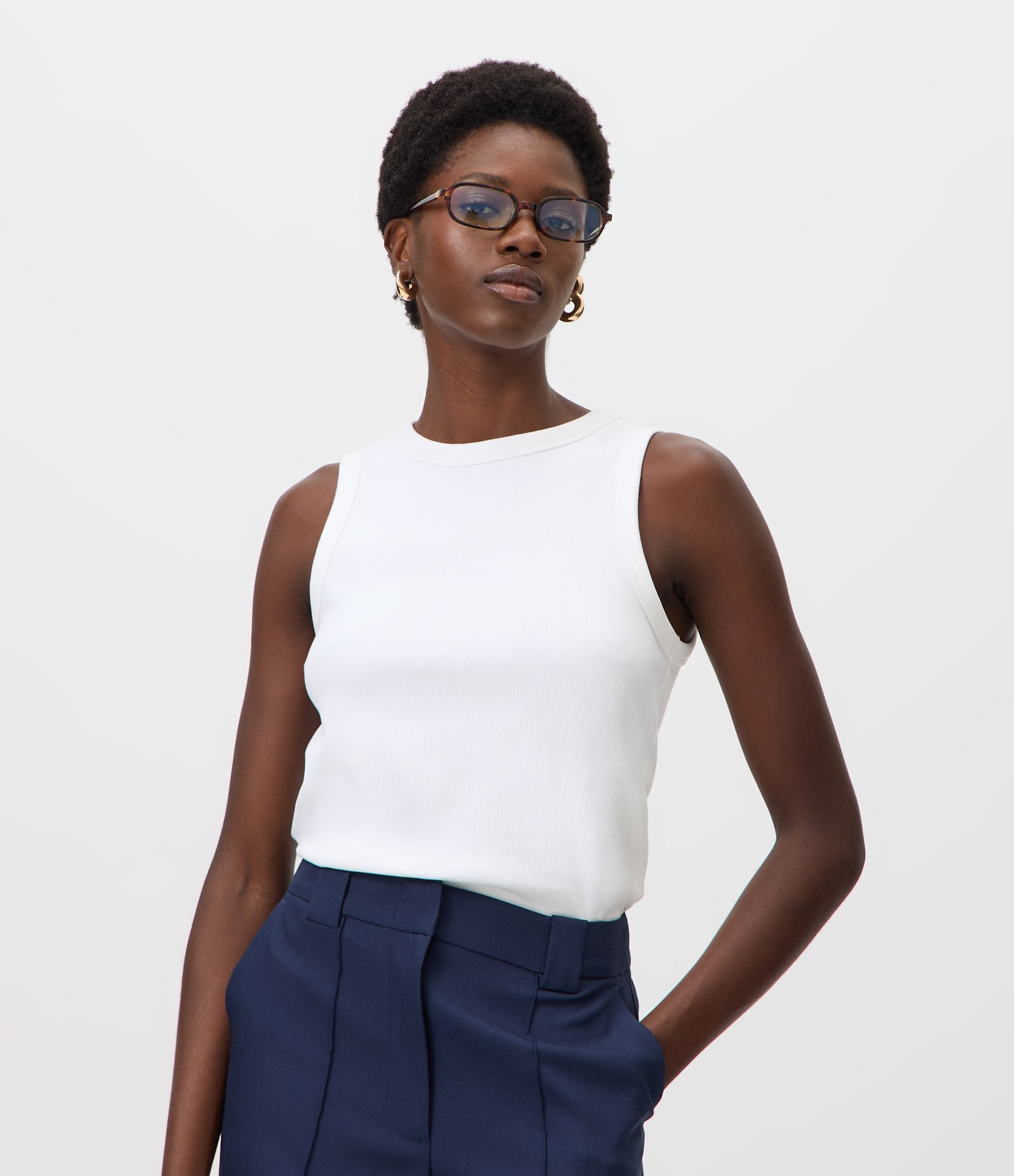 Regata Básica em Ribana com Modelagem Ajustada Branco 1