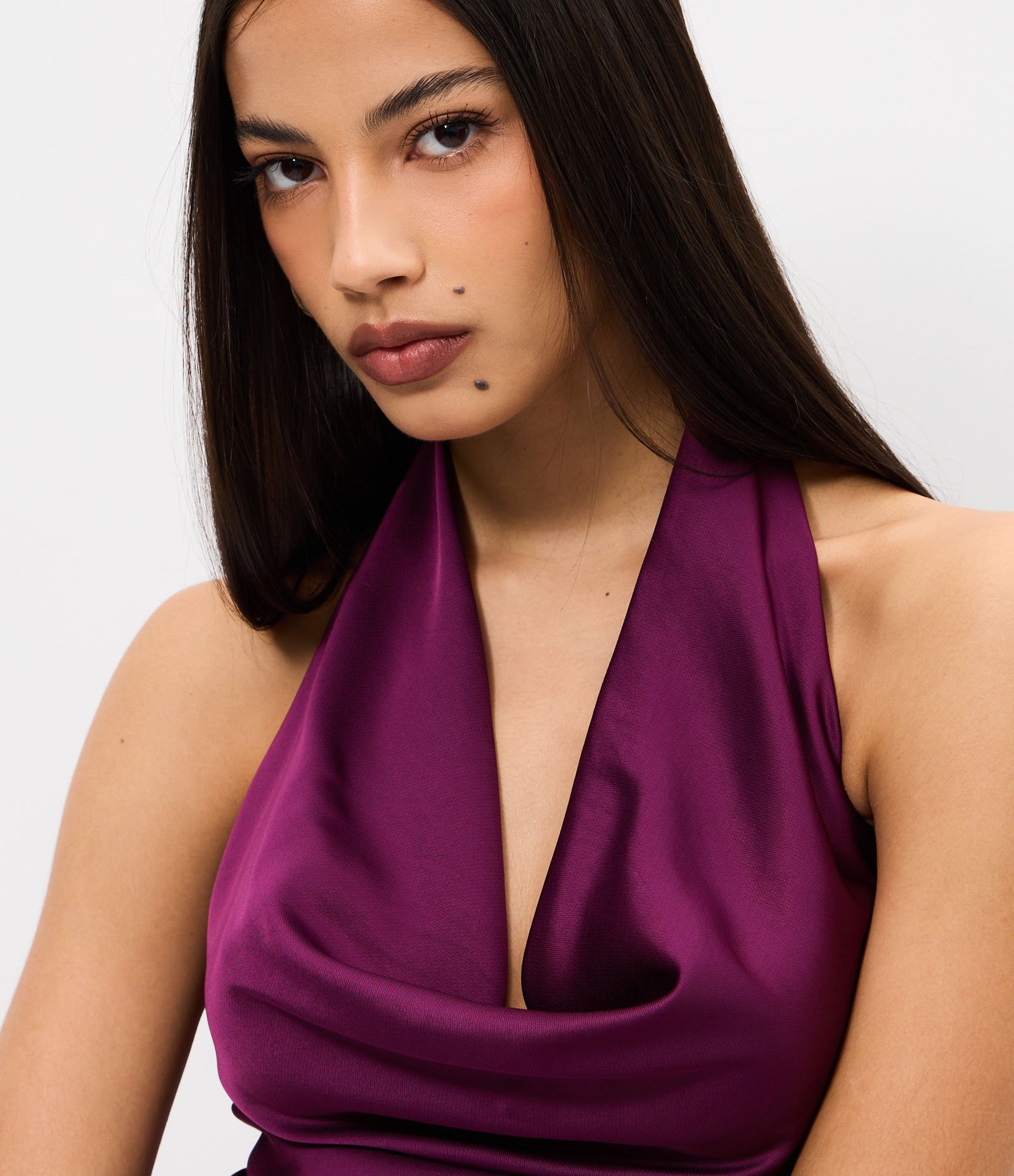 Blusa Frente Única em Cetim com Decote Degagê e Amarração nas Costas Roxo 3
