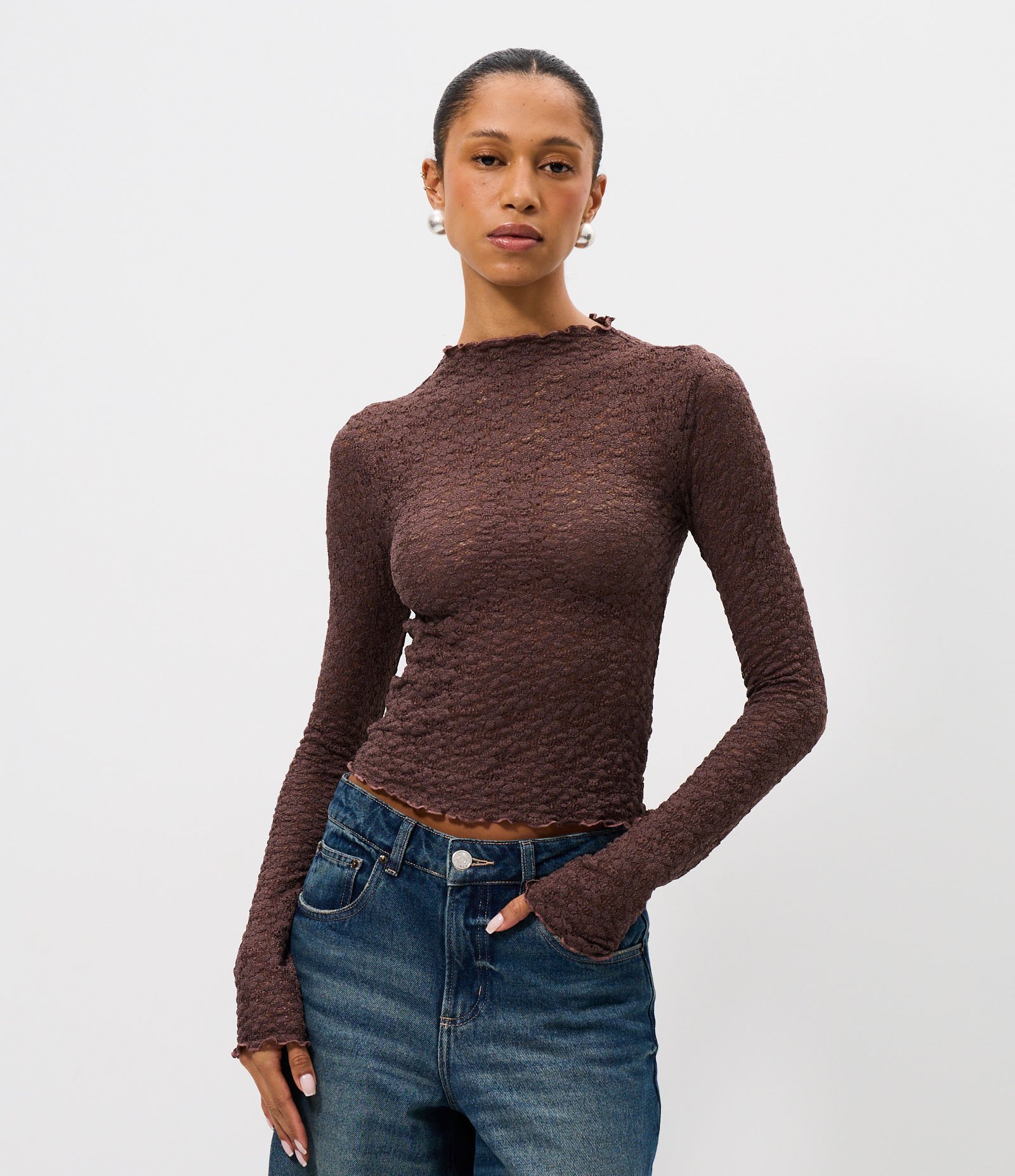 Blusa Manga Longa em Renda Texturizada com Gola Alta Marrom 1
