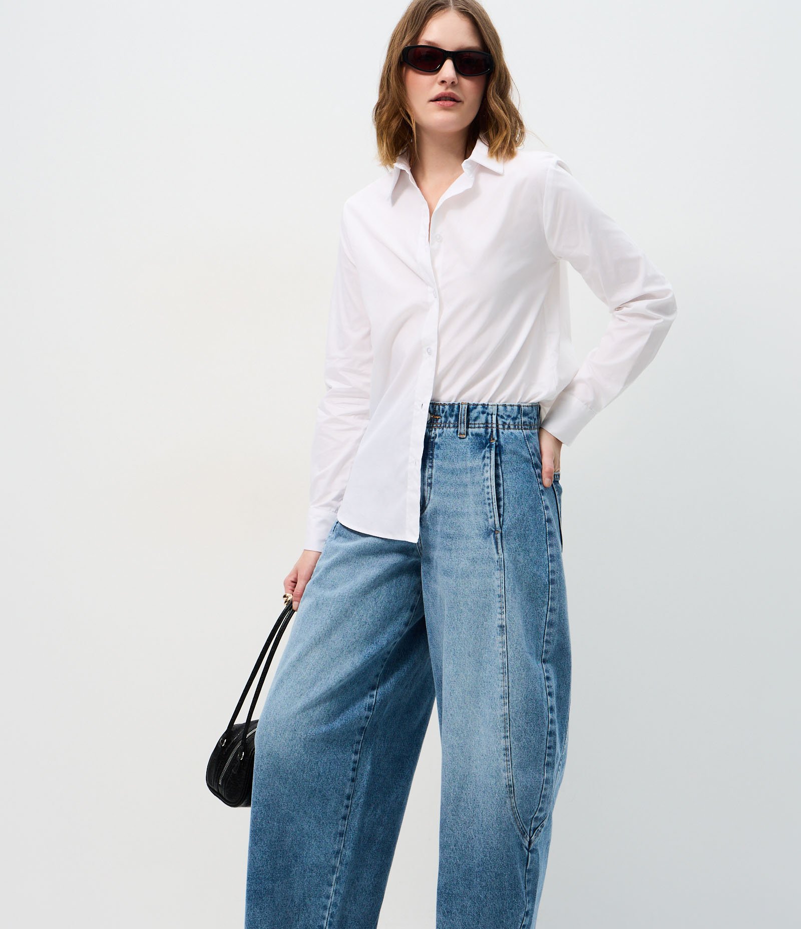 Calça Barrel em Jeans com Cintura Alta e Recortes Azul 2