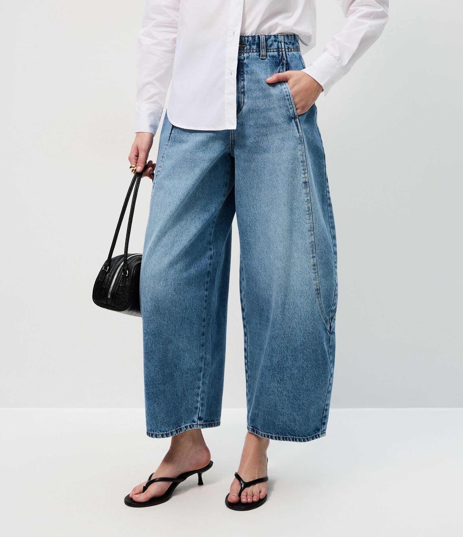 Calça Barrel em Jeans com Cintura Alta e Recortes Azul 3