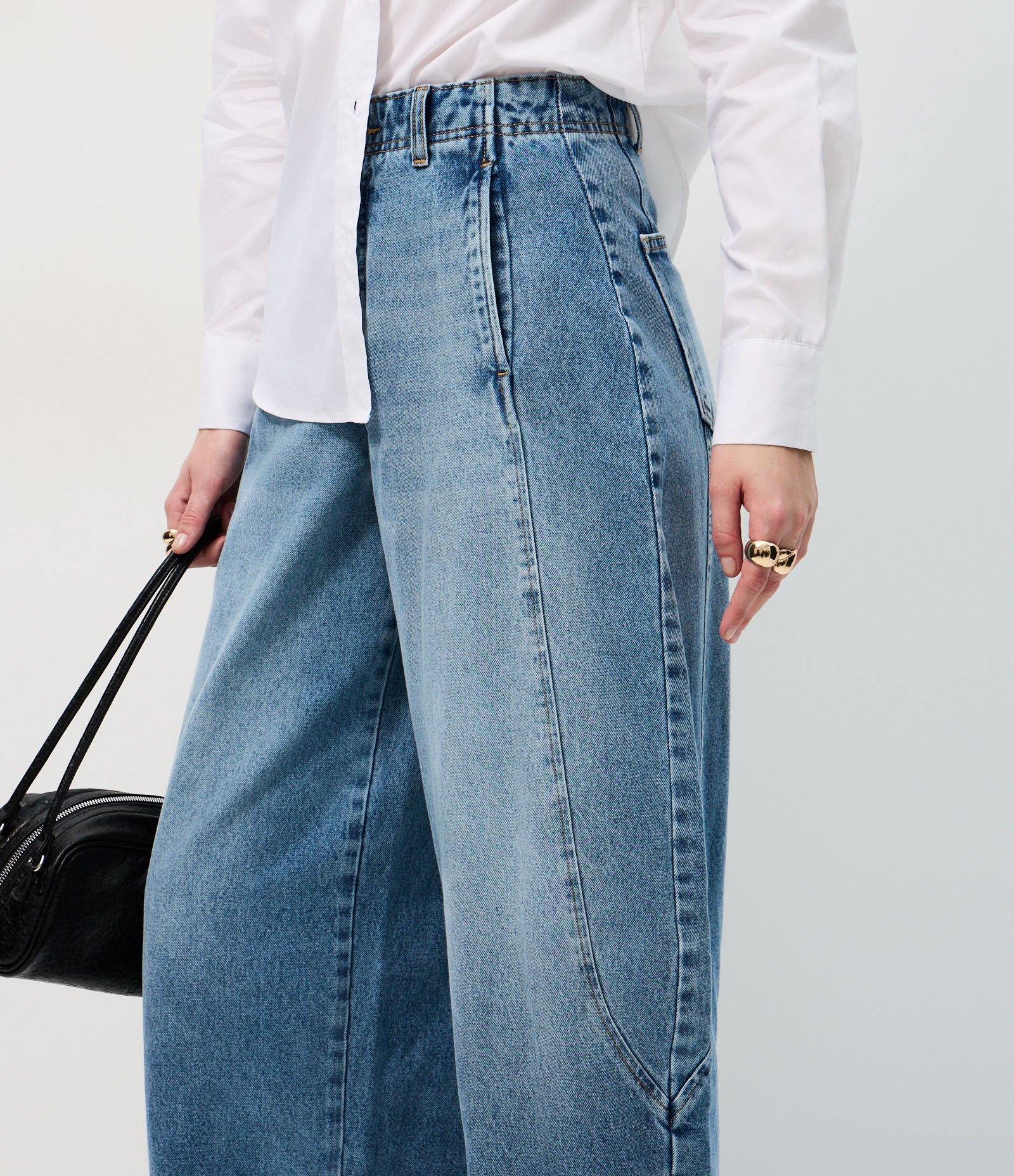 Calça Barrel em Jeans com Cintura Alta e Recortes Azul 4