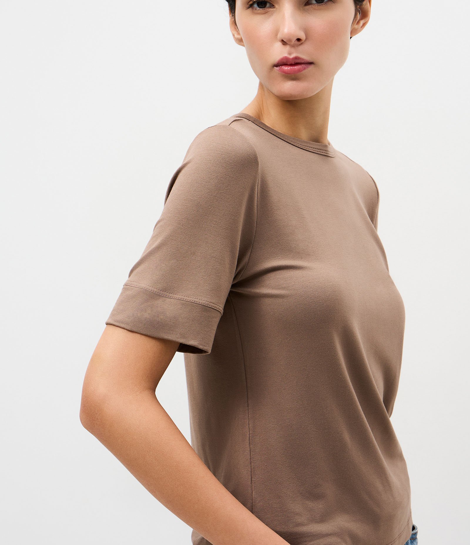 Blusa em Viscolycra com Decote Canoa Marrom 3