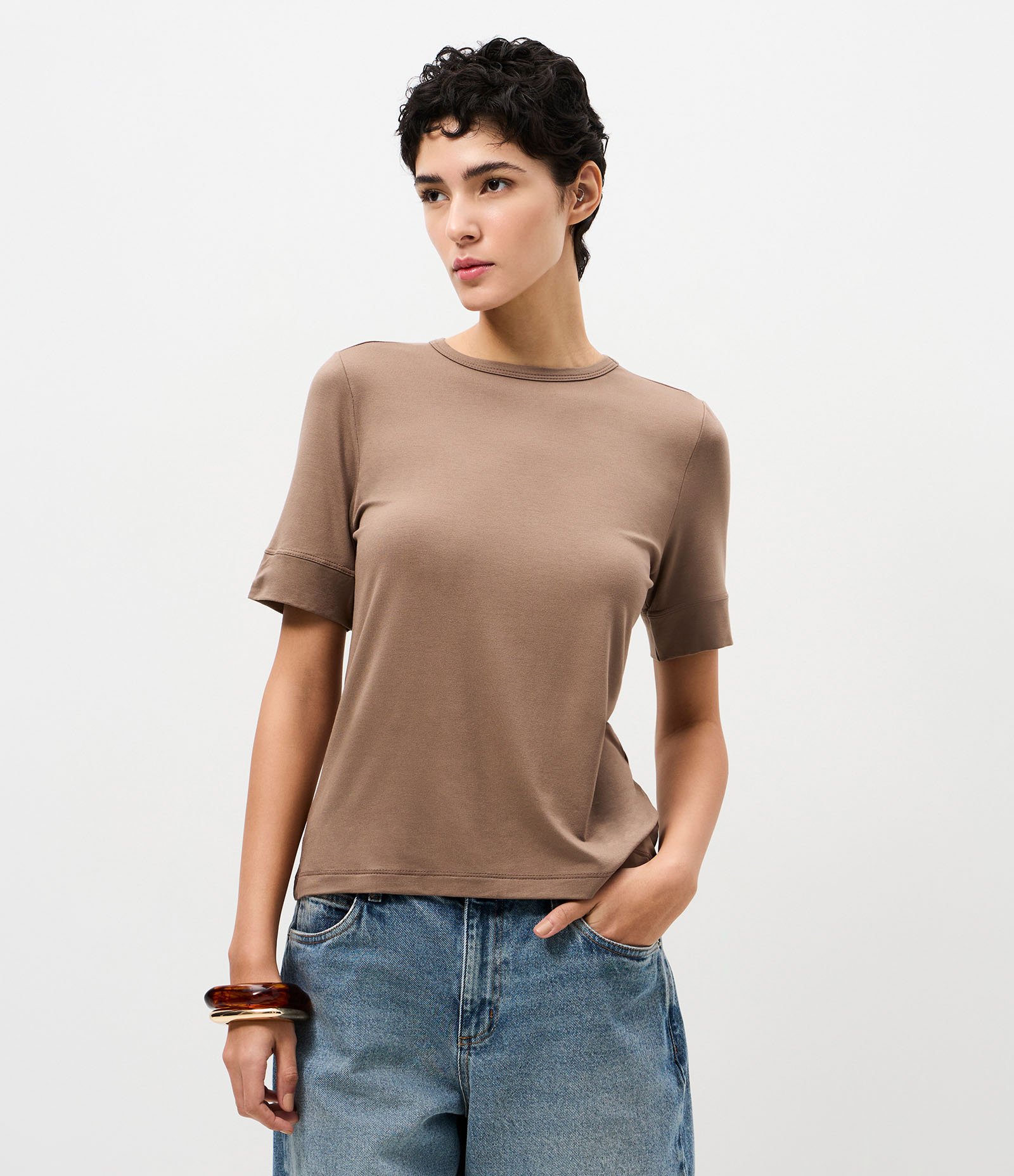 Blusa em Viscolycra com Decote Canoa Marrom 4