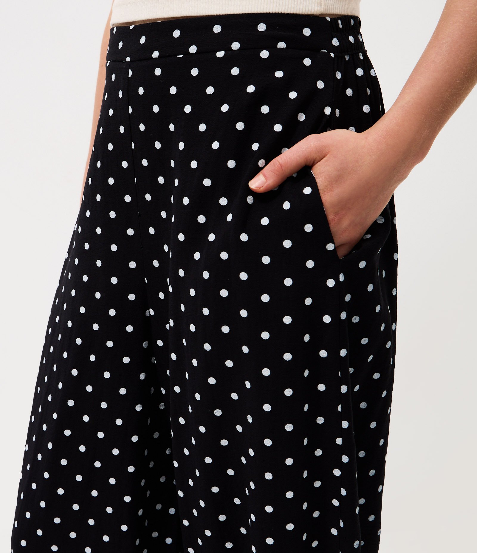 Calça Aladim em Viscose com Estampa Poá Preto 3