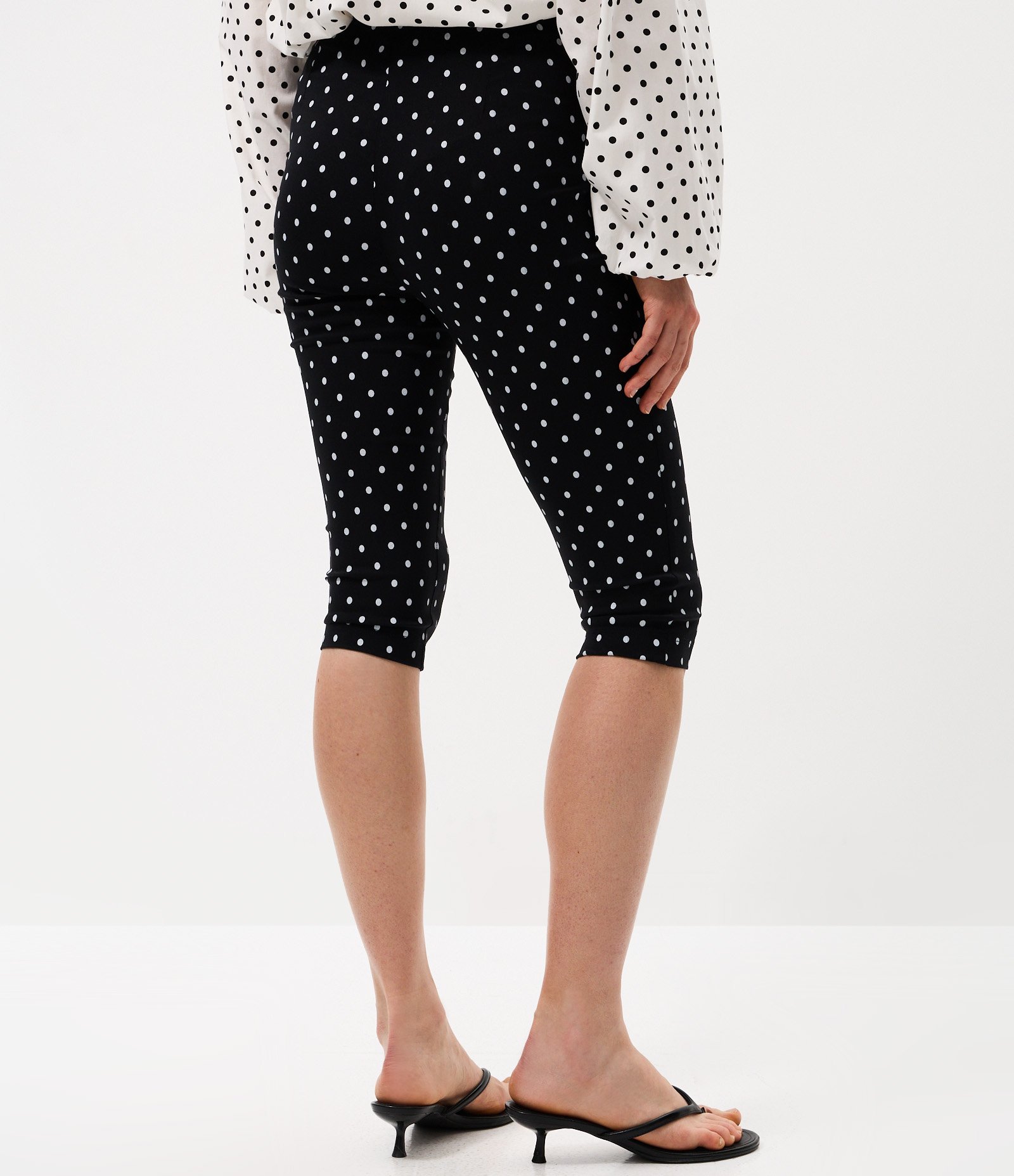 Calça Legging Capri Poá Preto 4