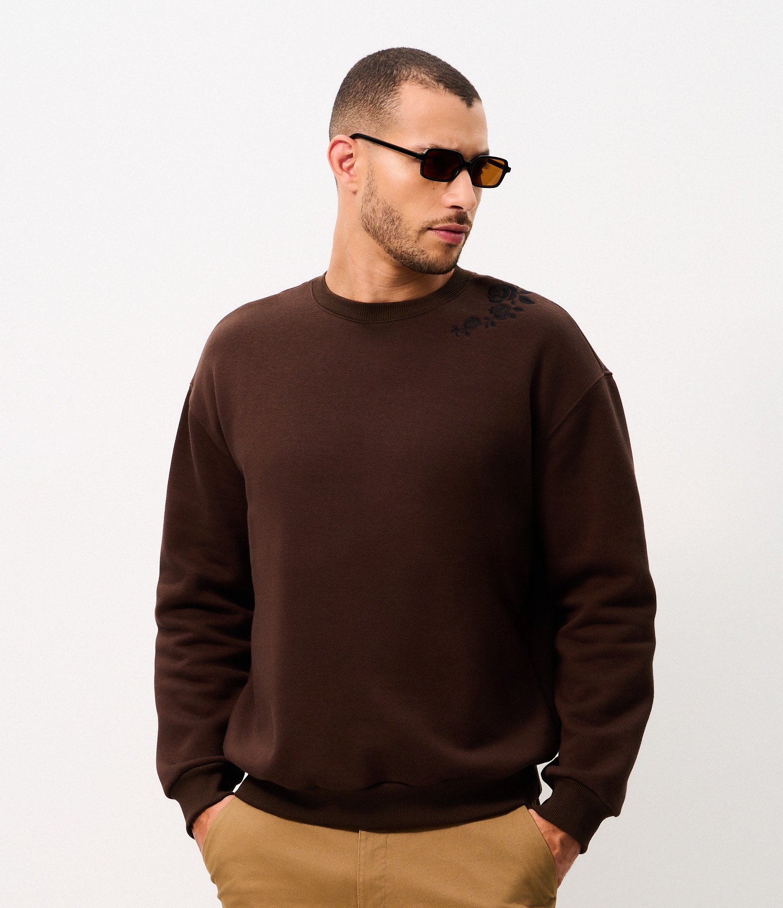 Moletom Relaxed com Detalhe Floral Marrom 1