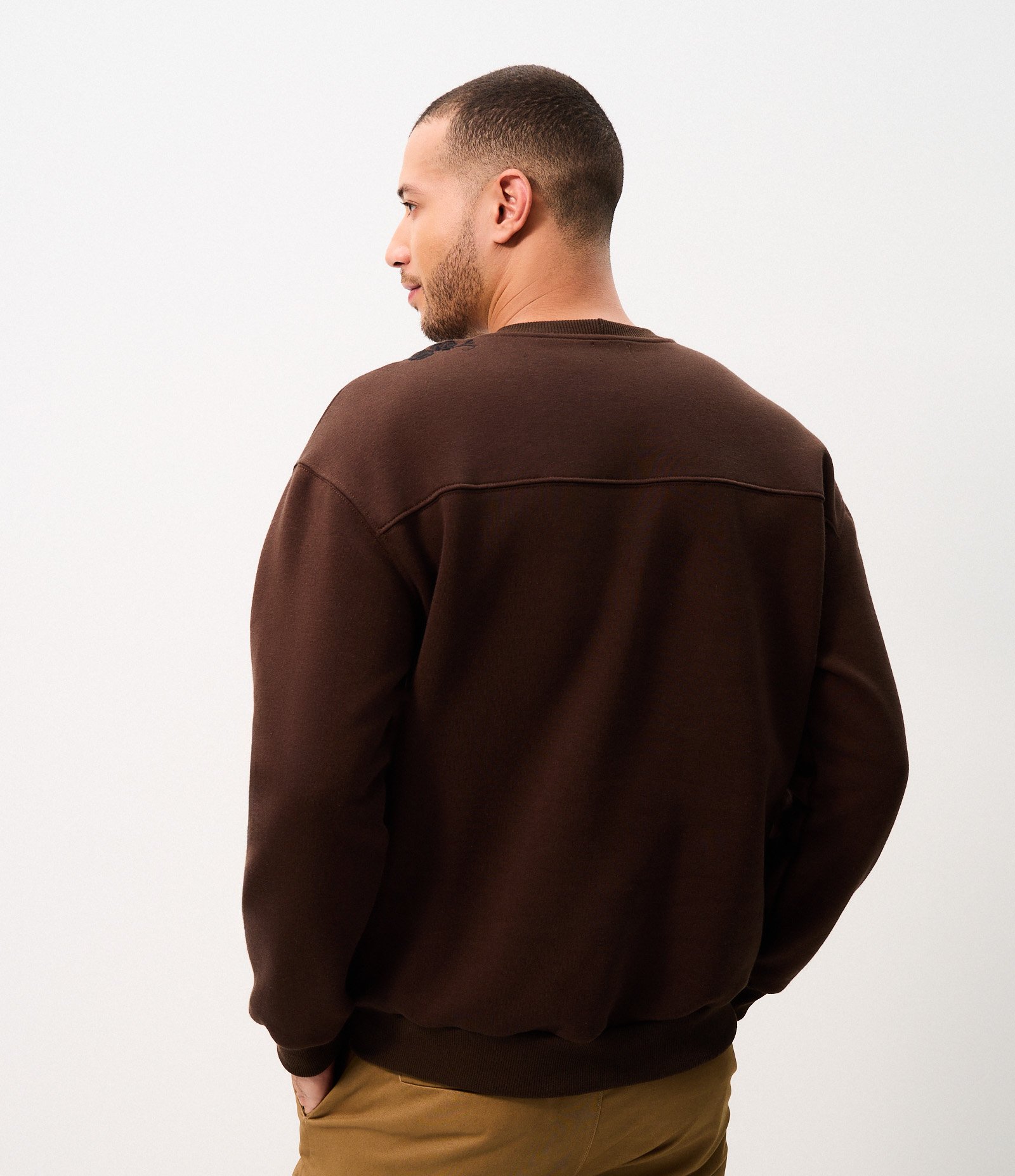 Moletom Relaxed com Detalhe Floral Marrom 3