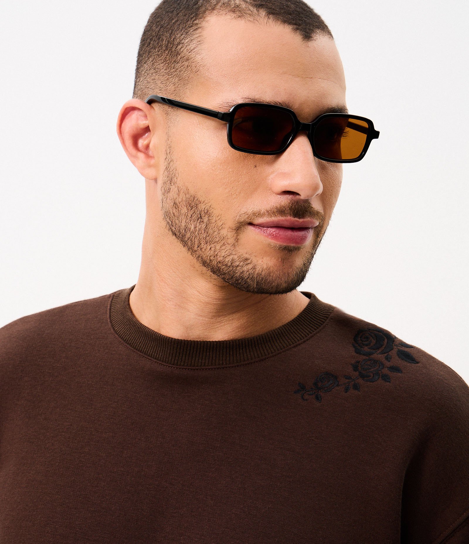 Moletom Relaxed com Detalhe Floral Marrom 4