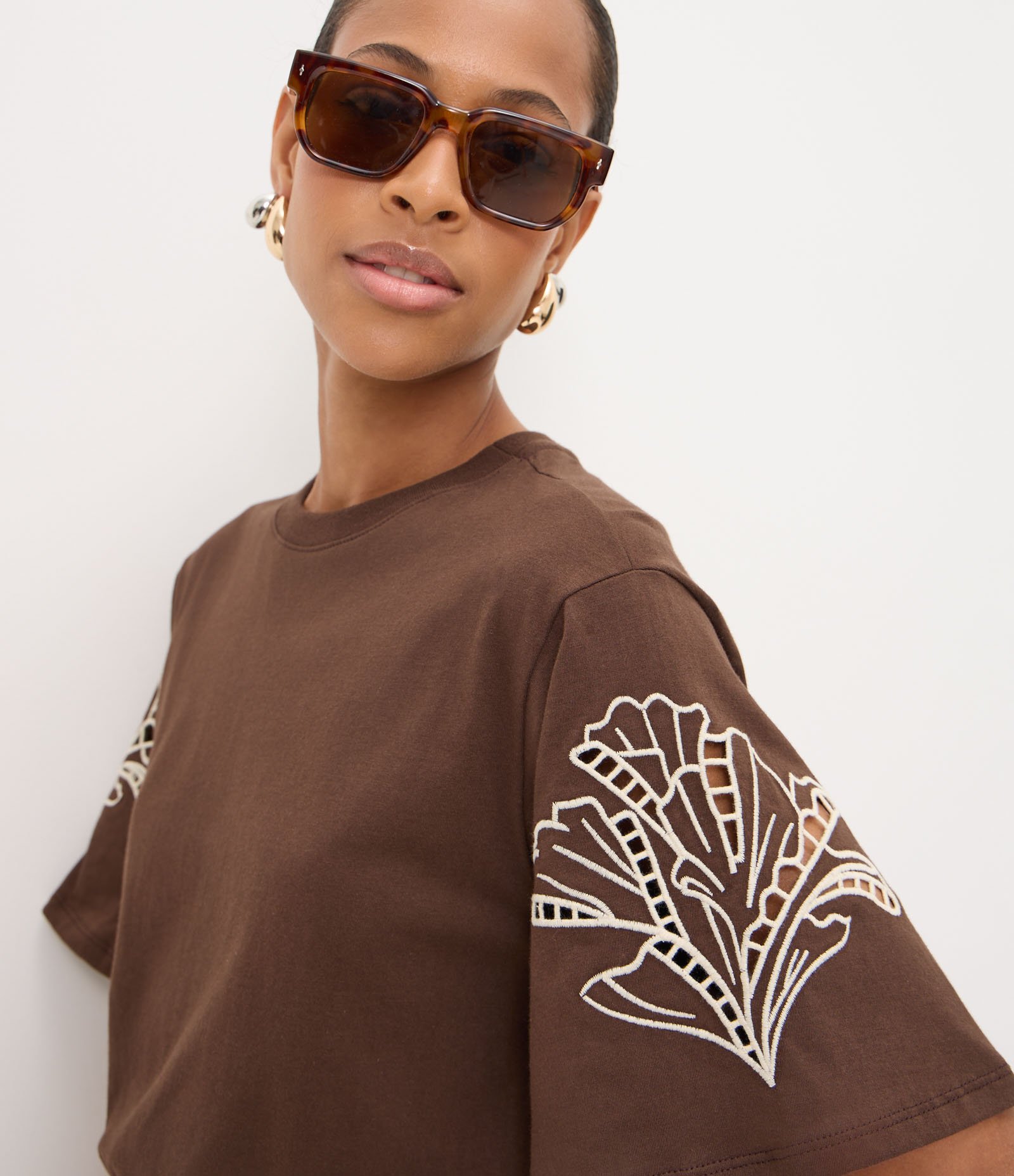 Blusa em Algodão com Bordado nas Mangas Marrom 3