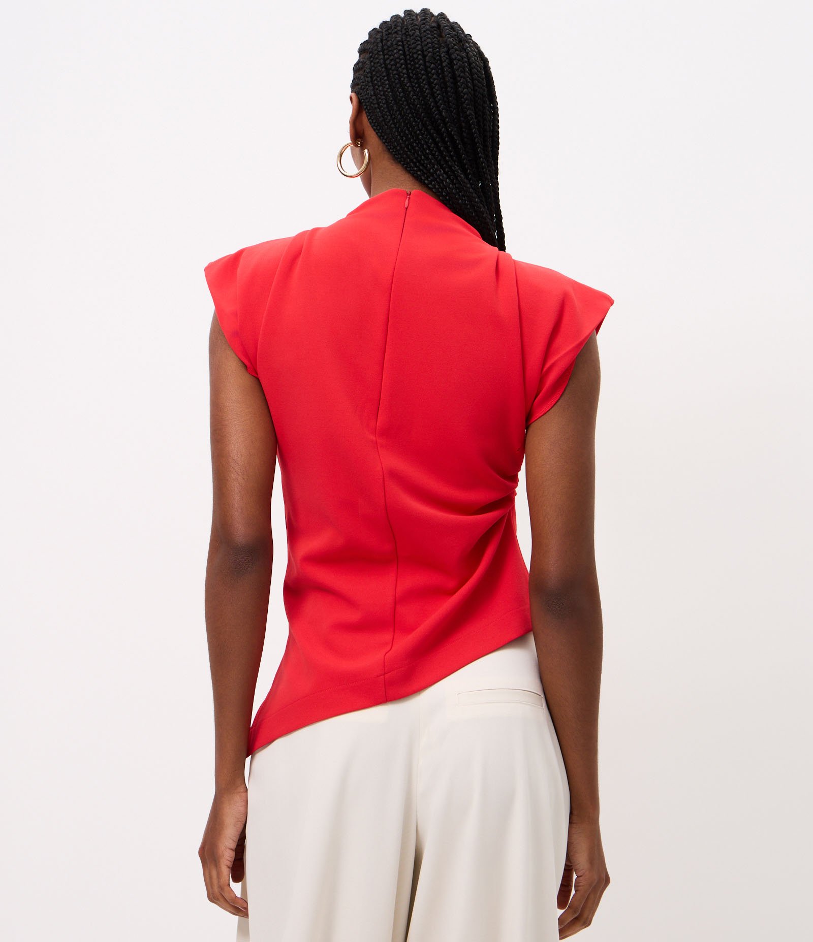 Blusa Regular em Crepe com Ombreiras e Barra Assimétrica Vermelho 4