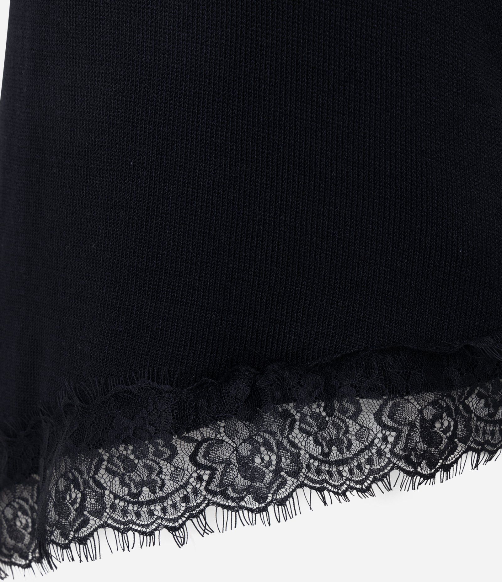 Blusa em Tricô com Barra Assimétrica e Detalhe em Renda Preto 8