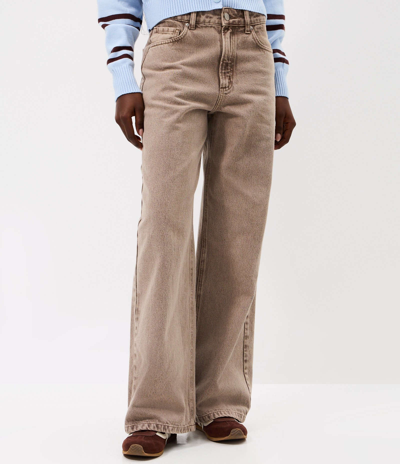 Calça Wide Leg em Sarja com Cintura Baixa Marrom Neutro 2