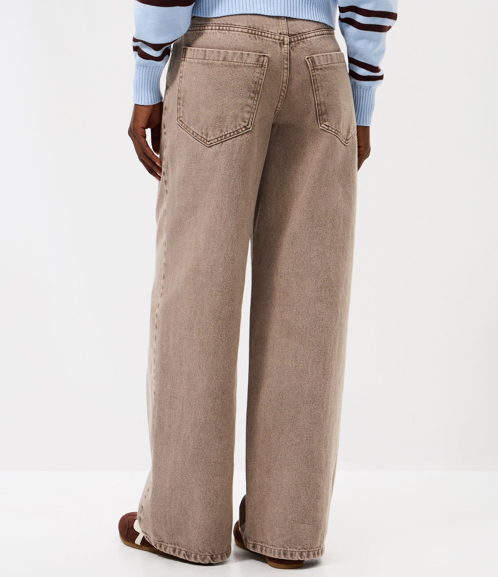 Calça Wide Leg em Sarja com Cintura Baixa Marrom Neutro 4