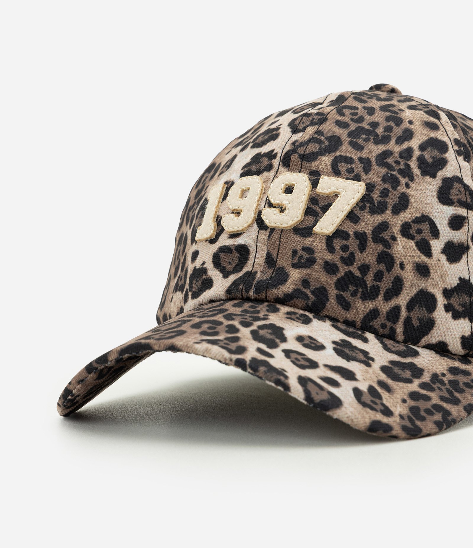 Boné Aba Curva com Estampa Animal Print e Patch Bordado Marrom 5