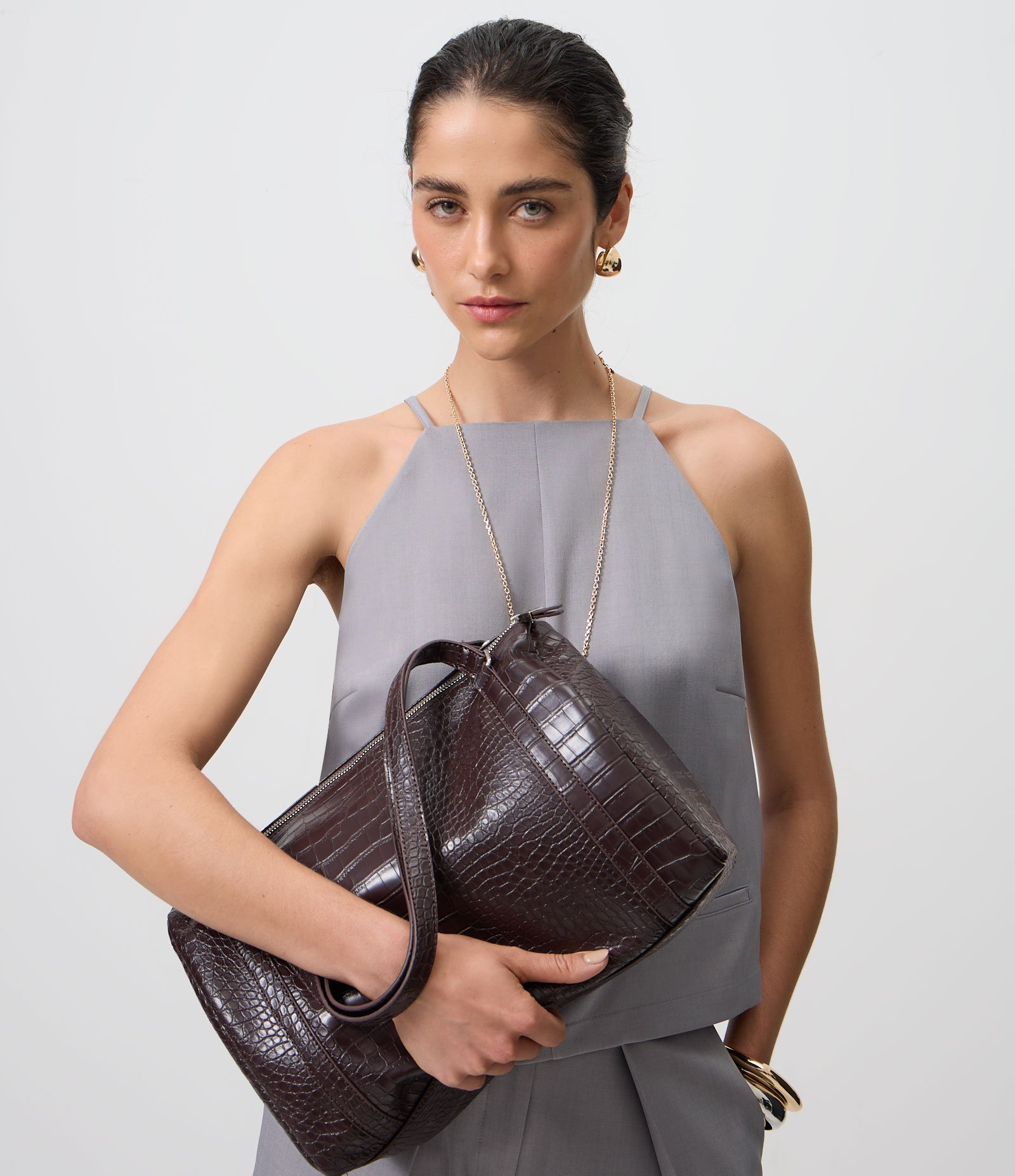 Bolsa Bowling Grande em PU com Textura Croco Marrom 1