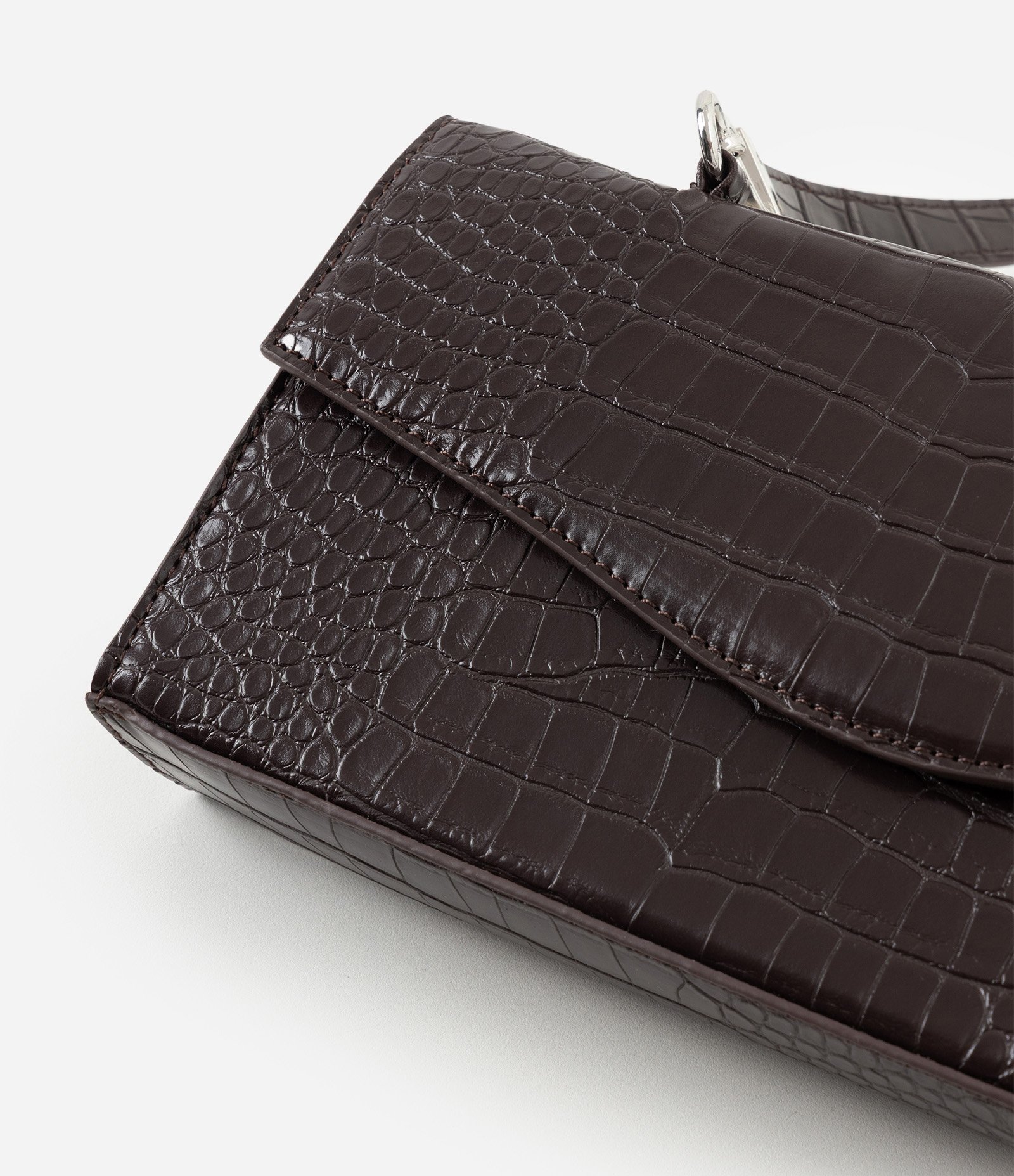 Bolsa Baguete Média em PU com Textura Croco Marrom 6