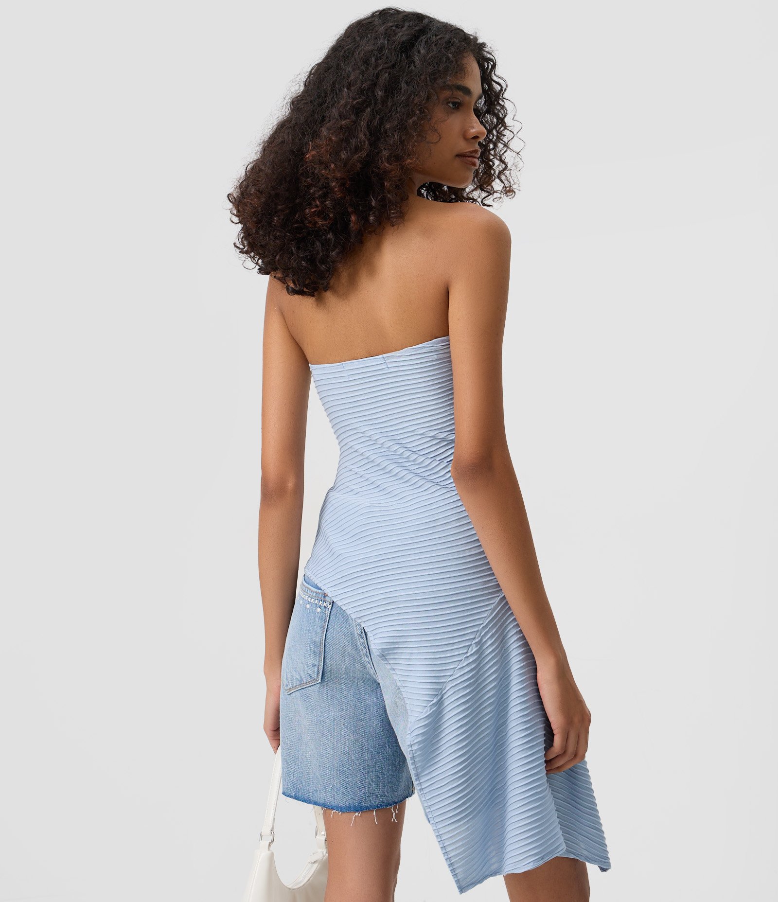 Blusa Tomara que Caia com Barra Assimétrica e Textura Canelada Azul 4