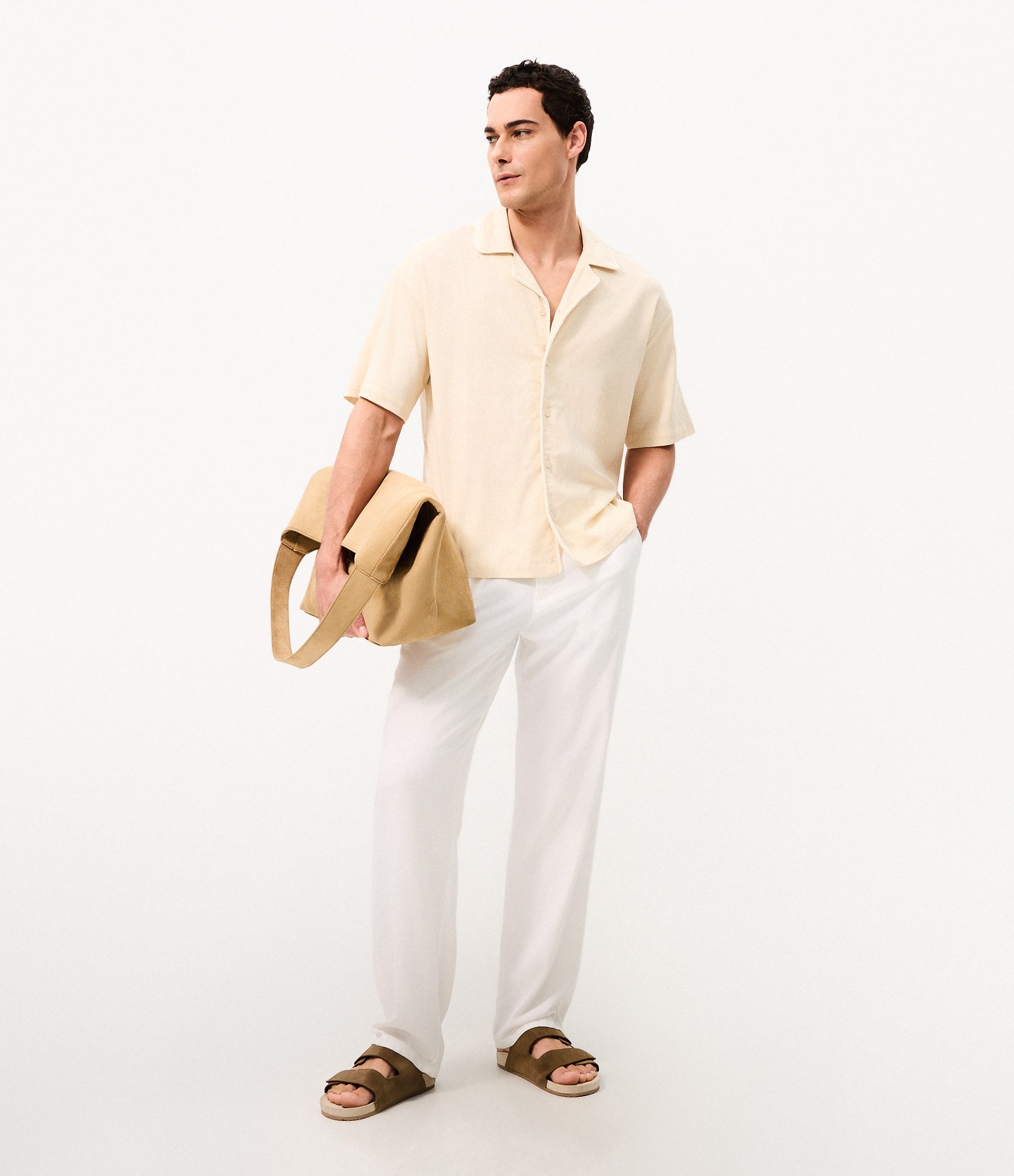 Camisa Boxy em Viscolinho com Bordado de Coqueiro Bege 2
