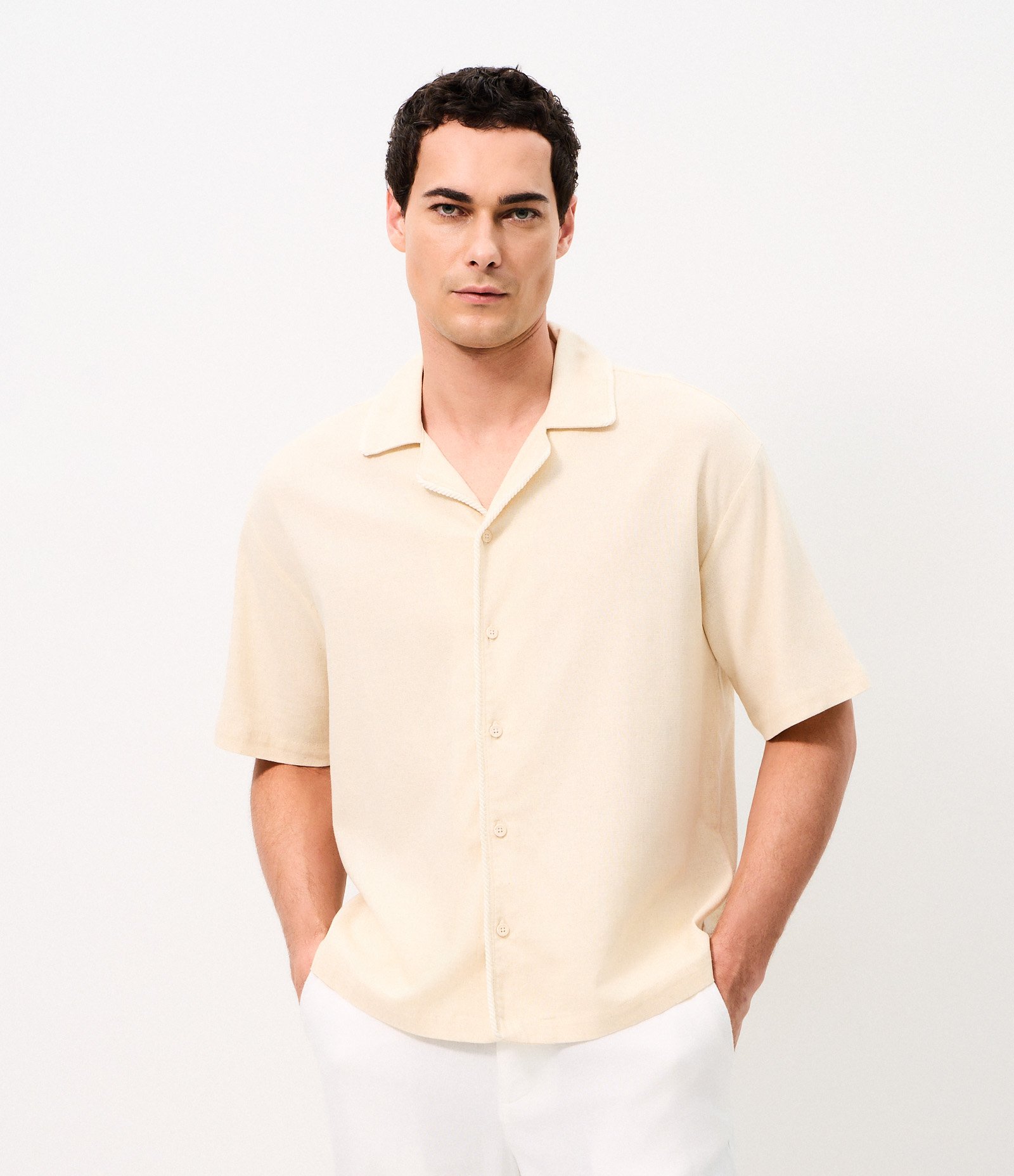 Camisa Boxy em Viscolinho com Bordado de Coqueiro Bege 4