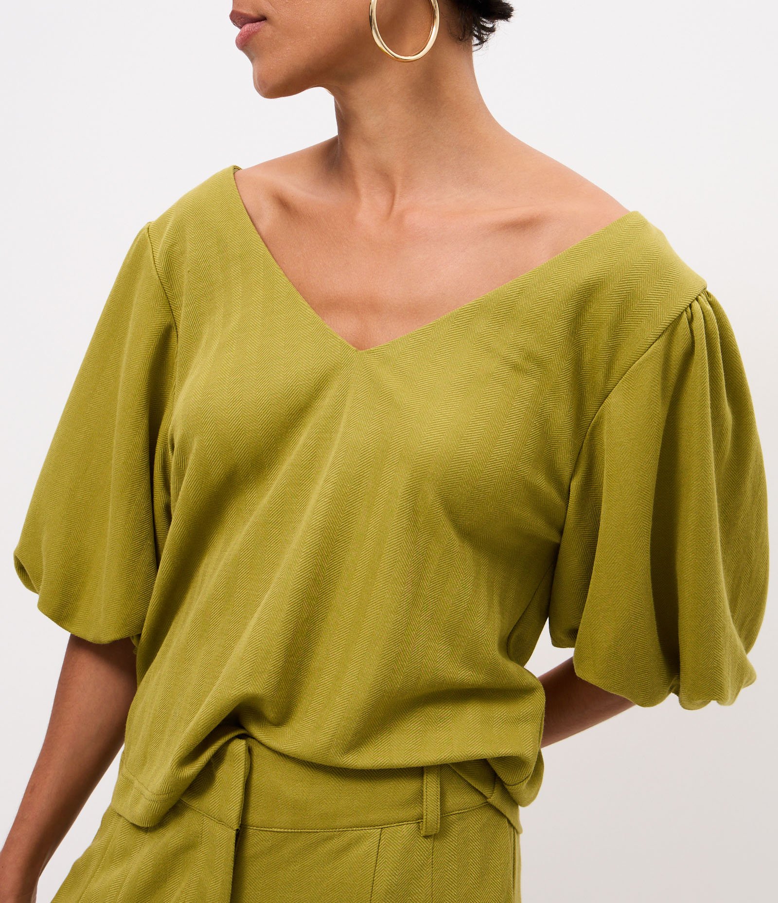 Blusa em Piquet com Decote V e Manga Balonê Verde 4
