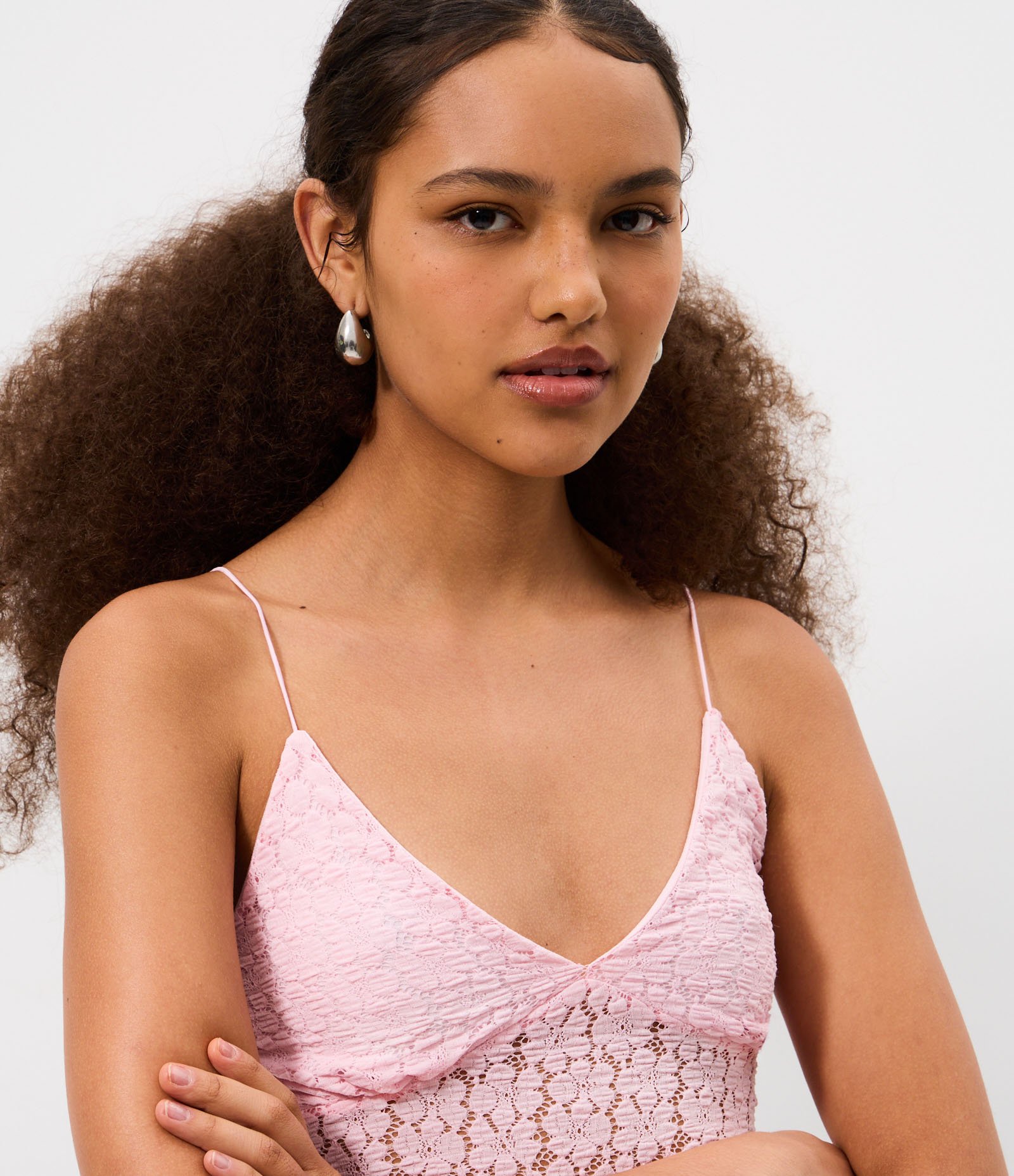 Blusa Alcinha em Renda Texturizada com Decote V Rosa 3