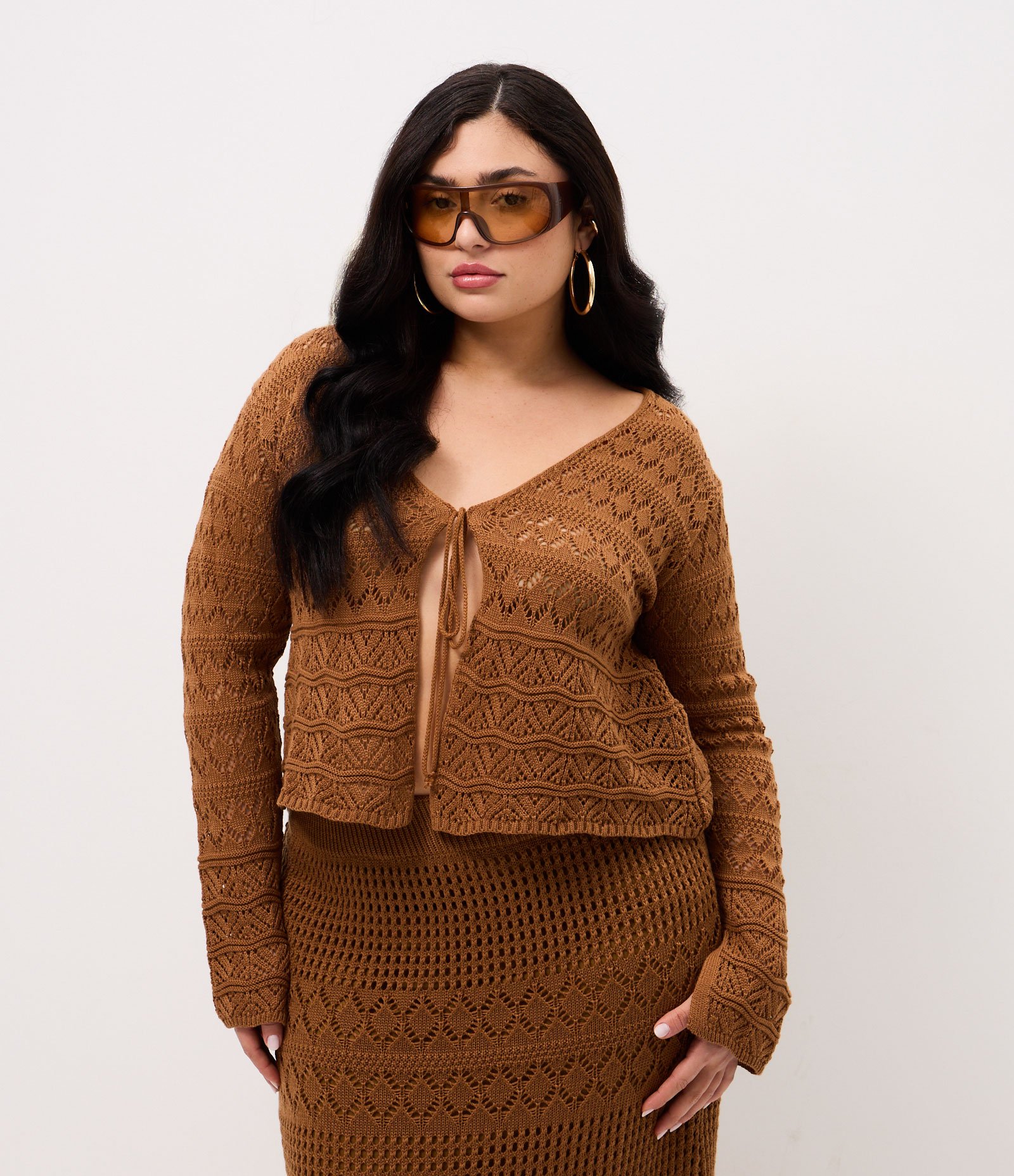 Casaco em Tricô Curto com Amarração Frontal Curve & Plus Size Marrom 1